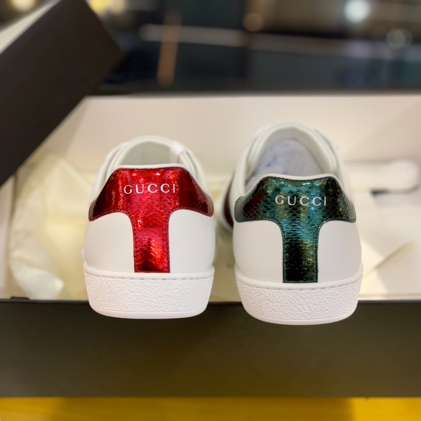 Gucci古驰   里采用柔软舒适吸汗小牛皮情侣款小白鞋