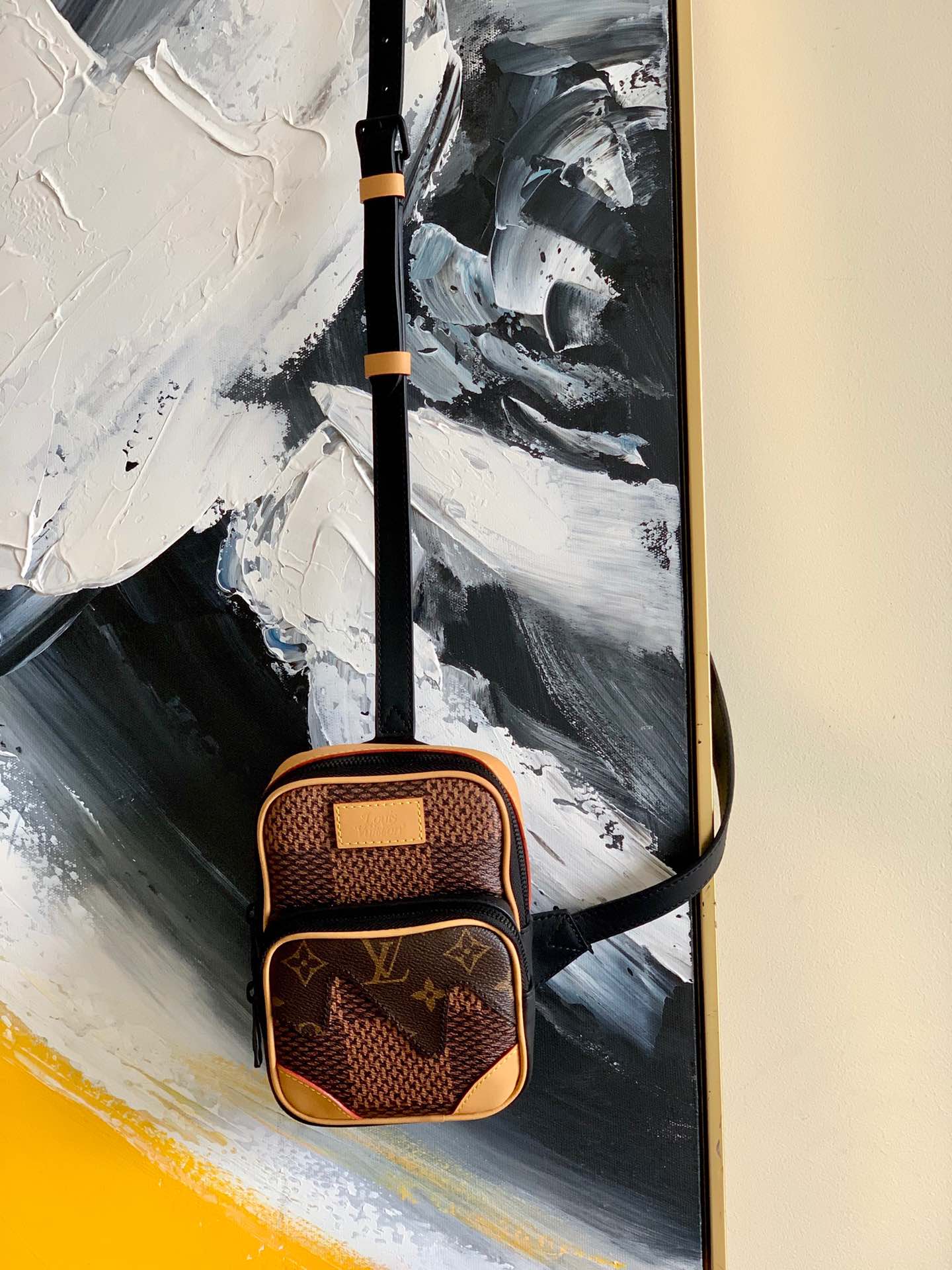 NO:395667,[Exclusive real shot M55457] New product Nigo co-branded model AMAZONE SLNG chest bag picture packaging Soft checkered with Monogram pattern fabric + pure steel hardware fabric lining...Ghost curve design - practical and exquisite ~ Size 12*17*6 .,LV [original leather],louis vuitton19860909【独家实拍M55457】新品 Nigo 联名款 AMAZONE SLNG 胸包配图包装 柔软方格仔搭配Monogram花纹面料+纯钢五金织物内衬...鬼才曲线设计- 实用精致～ 尺寸12*17*6 .,LV【原厂皮】,louis vuitton,Bag