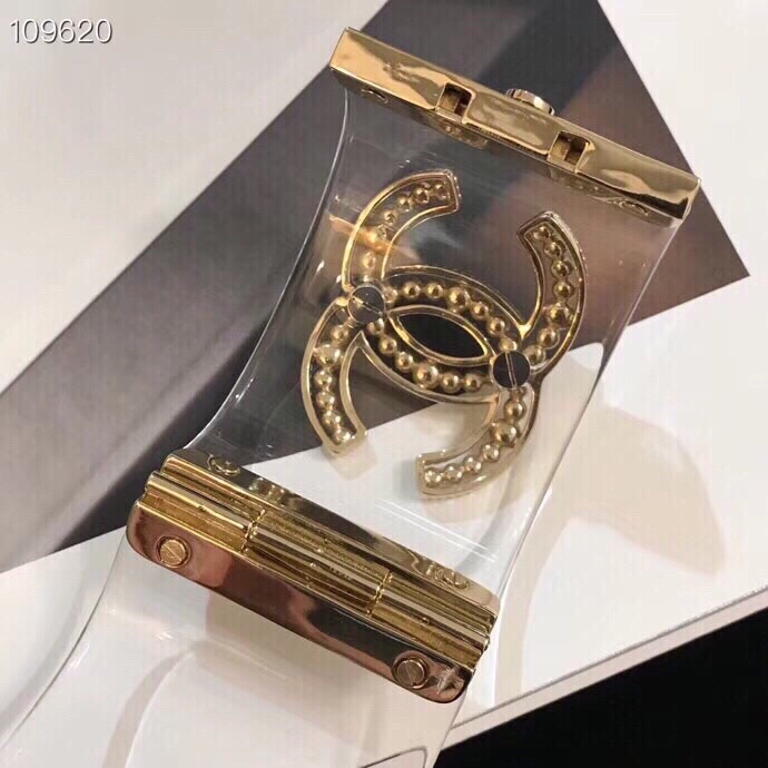 很多人在问[偷笑]最新款 Ch@nel小香🌌标志性双C手镯 各大博主均已入手 💯💯❤️树脂带钻 手镯新款