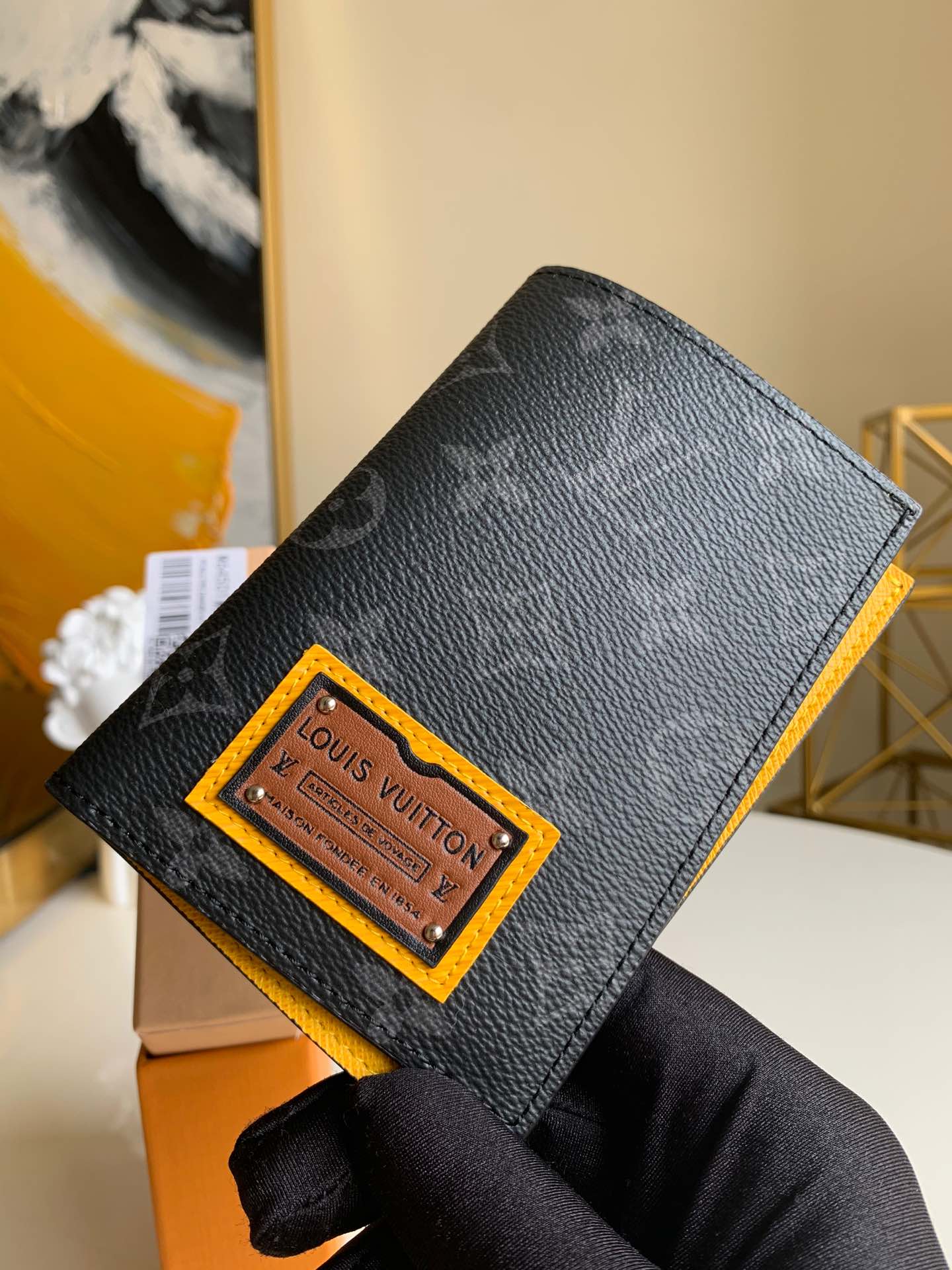 NO:395677,[Exclusive real-life M64501 badge] Passport clip!  Excellent companion for fashionable travel. Luxurious grained calf leather lining, multi-component structure inside, classic travel accessories. Jerry image, who is buying a gorgeous Louis Vuitton handbag, turns this elegant passport cover into a cute avatar. 10.0 x 14.0 x 2.5 cm (Length x Height x Width.,LV【Original Leather】,louis vuitton,louis vuitton,cowhide19860909【独家实拍M64501徽章】护照夹！时尚出行的绝佳伴侣.质感奢华的粒纹小牛皮内衬,内部多隔层构造,风格经典的旅行配饰.挎着华丽的路易威登手袋大肆采购的杰瑞形象,将此款优雅的护照套变为可爱的化身.10.0 x 14.0 x 2.5 cm (长 x 高 x 宽 .,LV【原厂皮】,louis vuitton,louis vuitton,cowhide,Bag