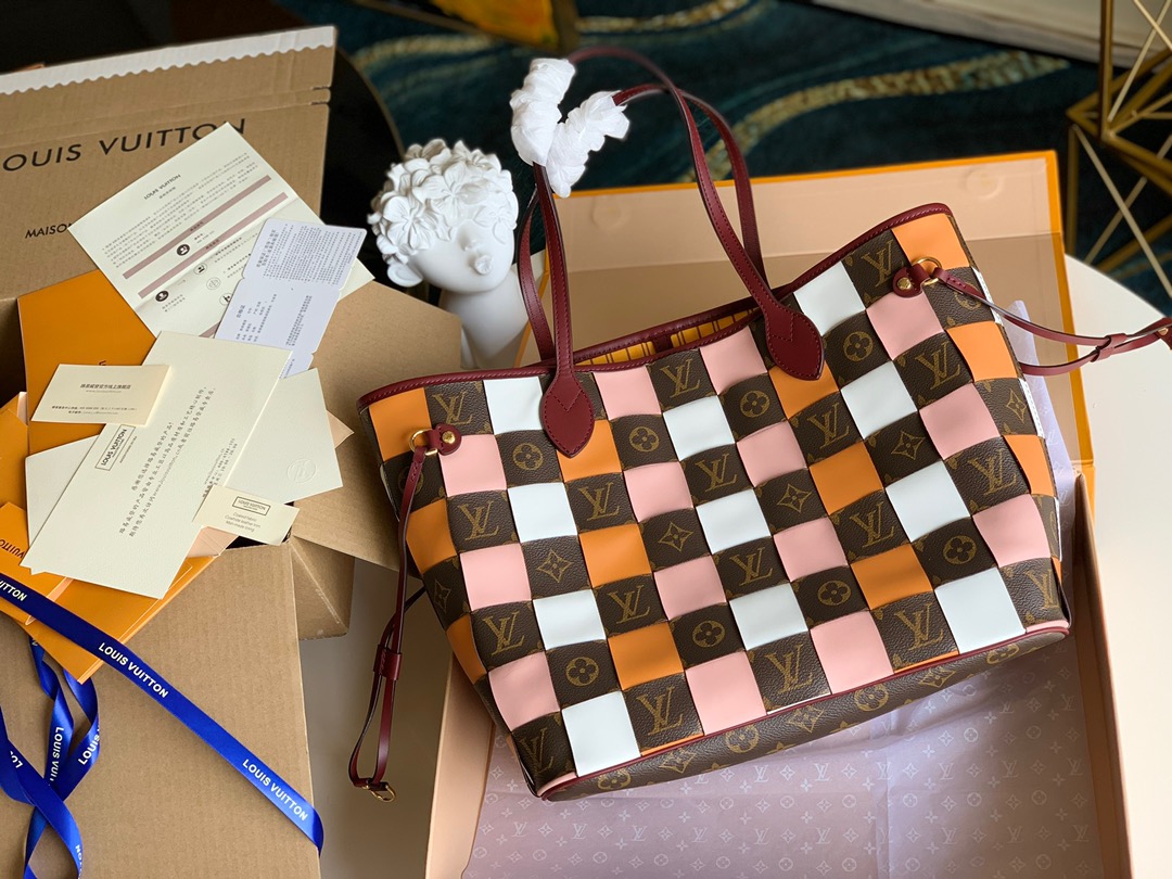 NO:395685,[Exclusive real photo M40993 shopping bag woven purple-red] Size 32×29×17 cm New product is in stock!  Neverfull is a brand new product, a new design is full of imagination, and perfect leather and classic floral materials create another peak!  The most commendable one is the removable zipper clutch, which can be used as a delicate clutch or as an extra pocket..., LV [original leather], louis vuitton, handbag19860909【独家实拍M40993购物袋编织紫红】尺寸32×29×17 cm 新品现货中！ Neverfull 全新出品,全新的编制设计脑洞大开,完美的皮革搭配经典花料创造又一高峰！ 最值得称道的莫过于可脱卸式拉链手包,它既可单独作为一只精致手拿包使用,亦可作为额外的口袋..,LV【原厂皮】,louis vuitton,handbag,Bag