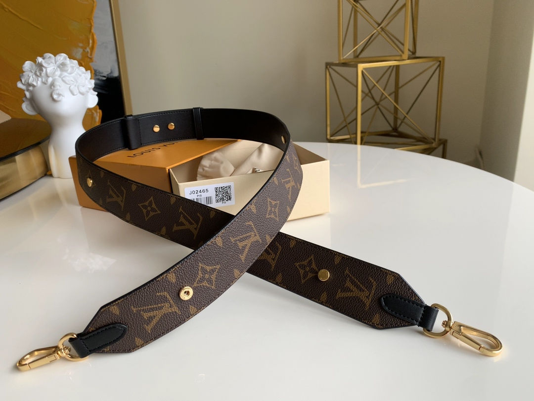 NO:397390,【Exclusive real photo J02465】Adjustable universal shoulder strap!  MONOGRAM creates an ideal accessories for personalized bags. This shoulder strap is made of Monogram canvas, adding a fashionable and colorful style to the overall shape. The practical spring buckle design is convenient for connecting and removing. Length 100cm z.,LV [original leather],louis vuitton19860909【独家实拍J02465】可调节万能肩带！MONOGRAM打造个性包袋的理想配饰,此款肩带采用Monogram帆布材质,为整体造型增添一分时尚而多彩的风格.实用的弹簧扣设计,方便连接与脱卸 长度100cm z.,LV【原厂皮】,louis vuitton,Bag