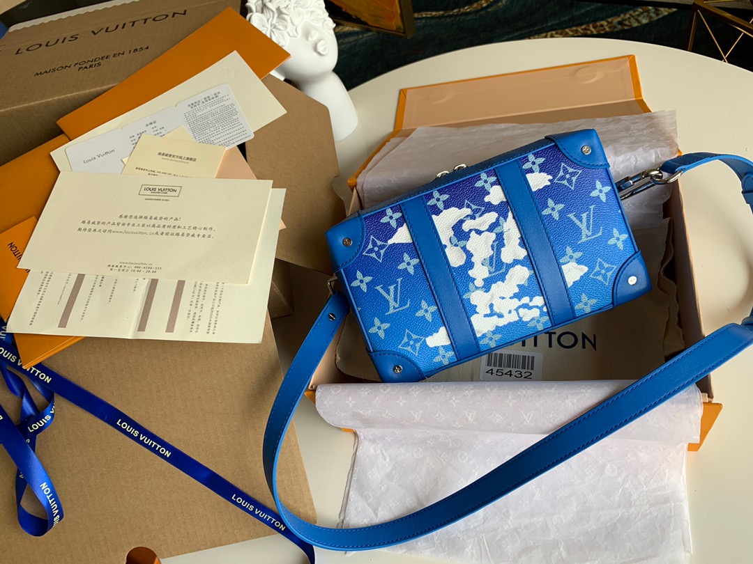 NO:395686,[Exclusive real shot 45432] Paradise series on Earth M45432 Blue Sky White Cloud Flat Box Size 22x14x5.5cm.,LV [Original leather],louis vuitton19860909【独家实拍45432】地球上的天堂系列 M45432蓝天白云扁盒子 尺寸22x14x5.5cm .,LV【原厂皮】,louis vuitton,Bag