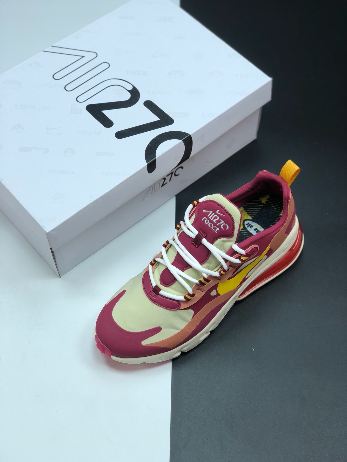150 公司 新级 配色  耐克 Nike React Air Max 270 高桥盾 纱网 系列 机 半能 气垫跑步鞋 AO4971 601