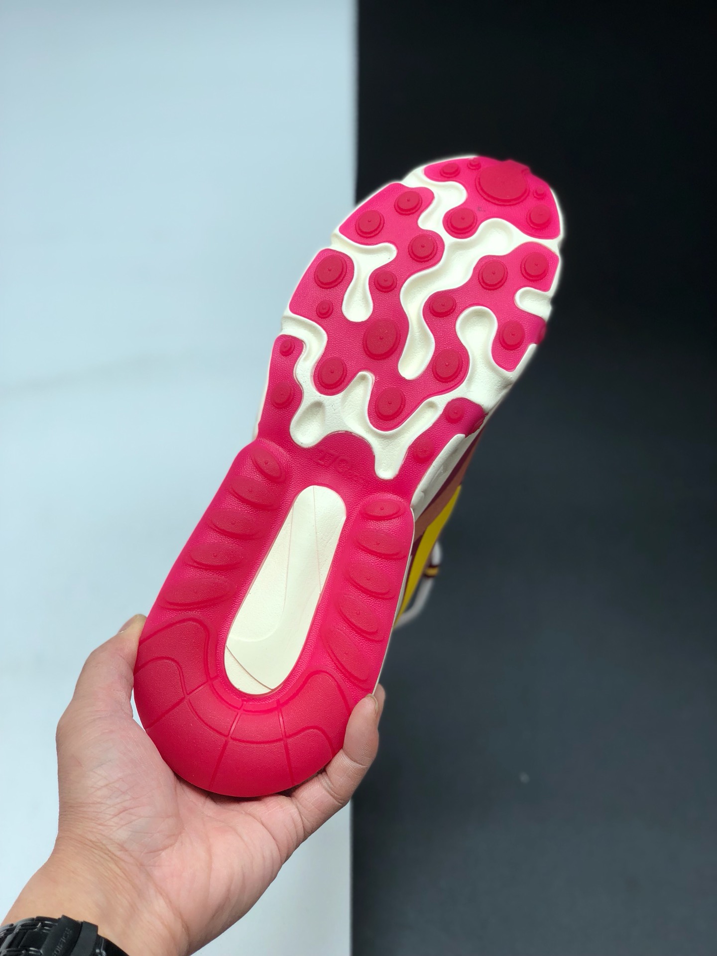 150 公司 新级 配色  耐克 Nike React Air Max 270 高桥盾 纱网 系列 机 半能 气垫跑步鞋 AO4971 601