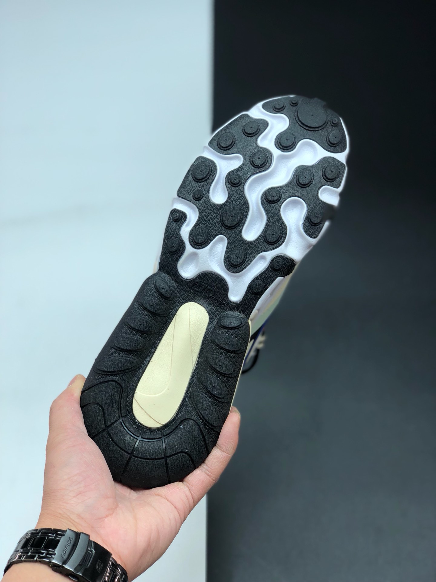 150 公司 新级 配色  耐克 Nike React Air Max 270 高桥盾 纱网 系列 机 半能 气垫跑步鞋 AO4971 601