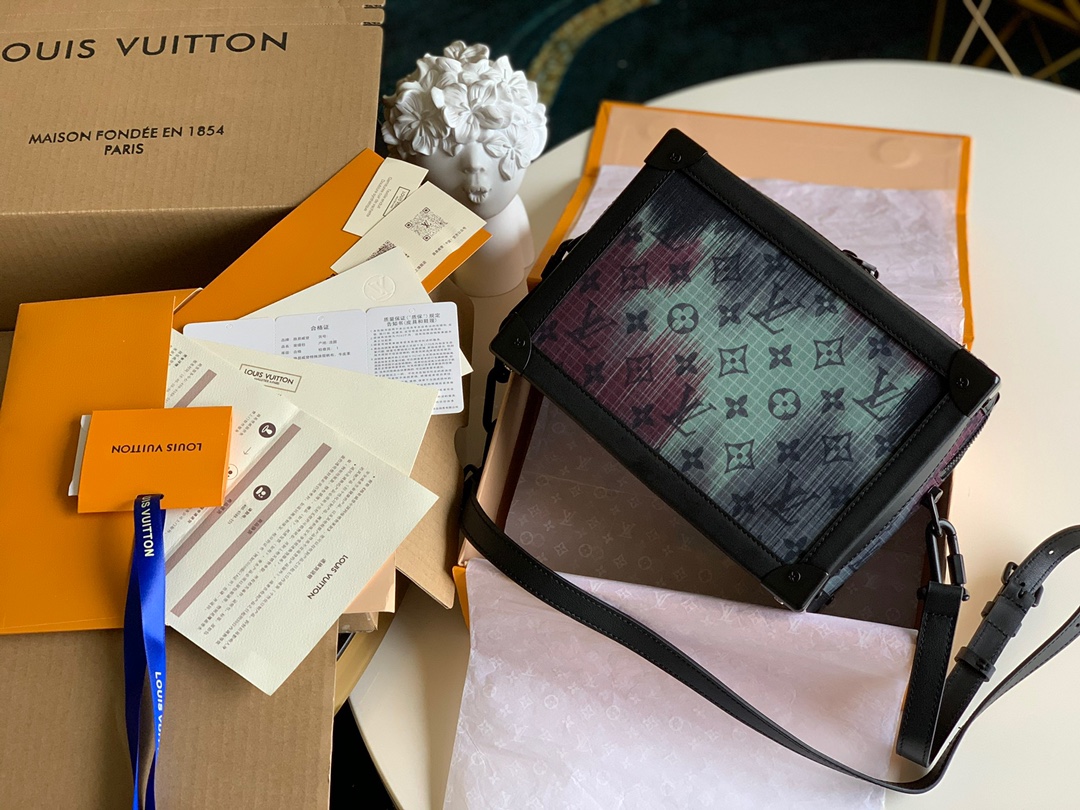 NO:395740,[Exclusive real photo M44478 camouflage] The latest limited edition model of the counter, Virgil Abhol series new contrasting color concept accessories, orange, is very eye-catching!  Soft luggage is very popular, fans are all seizing the fashion pioneers all want a VIrgil soft box. I feel all kinds of good things when I buy it, and the upper body is also superb. Both men and women are very hold-in, and there is also a street style, perfect!  25×18×10cm.,LV【Original Skin】,louis vuitton19860909【独家实拍M44478迷彩】专柜最新限量款 Virgil Abhol 系列全新撞色理念配件橘色很亮眼！软箱包很抢手,迷粉们都在抢占时尚的先锋都想要一个VIrgil的软箱 入手就感觉到了各种好,上身也是超赞的,不管是男女都是很hold住的,而且还有街头风,完美！25×18×10cm .,LV【原厂皮】,louis vuitton,Bag