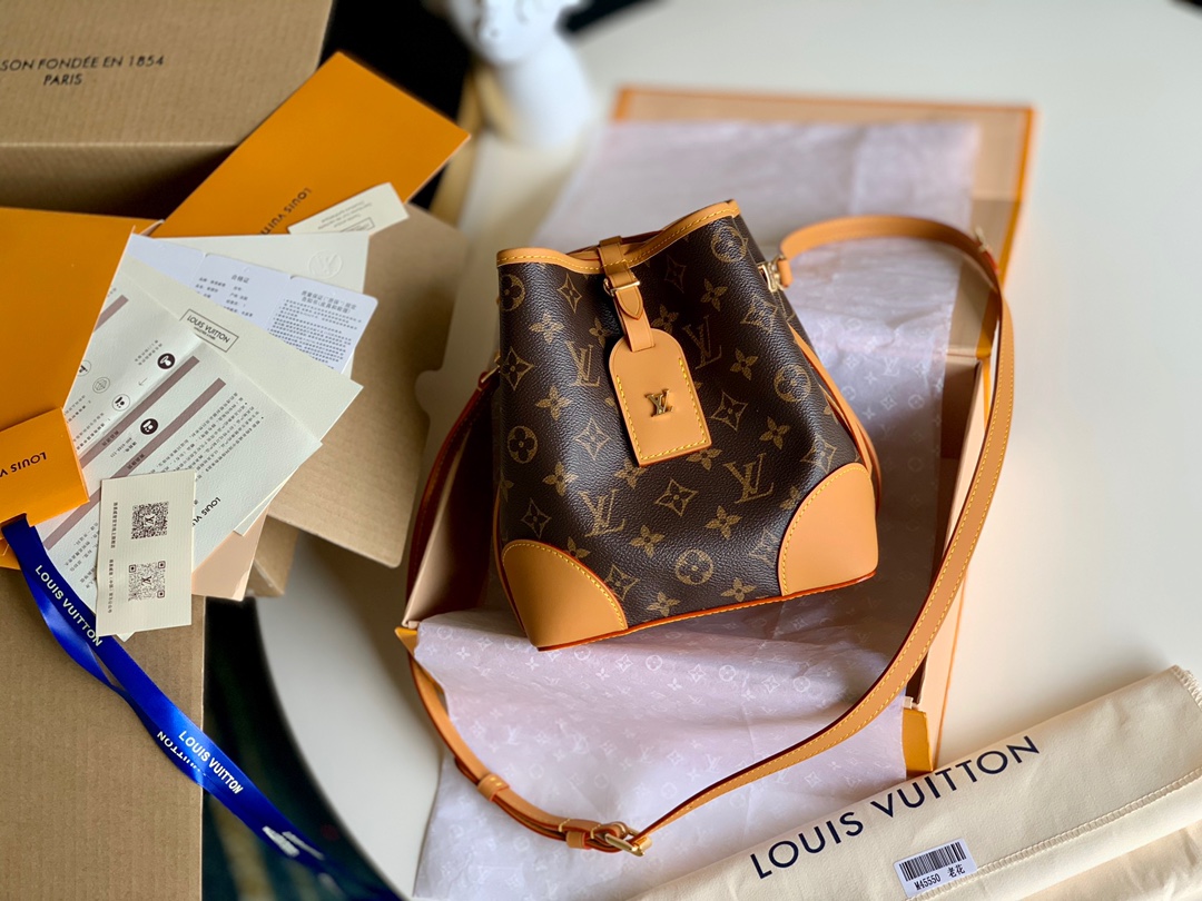 NO:395688,【Exclusive real photo M45】with picture zp packaging, floral material leather, retro catwalk bag, size 22×19x23.,LV【Original leather】,louis vuitton19860909【独家实拍M45】配图片zp包装 花料拼皮 复古走秀 水桶包 尺寸22×19x23 .,LV【原厂皮】,louis vuitton,Bag
