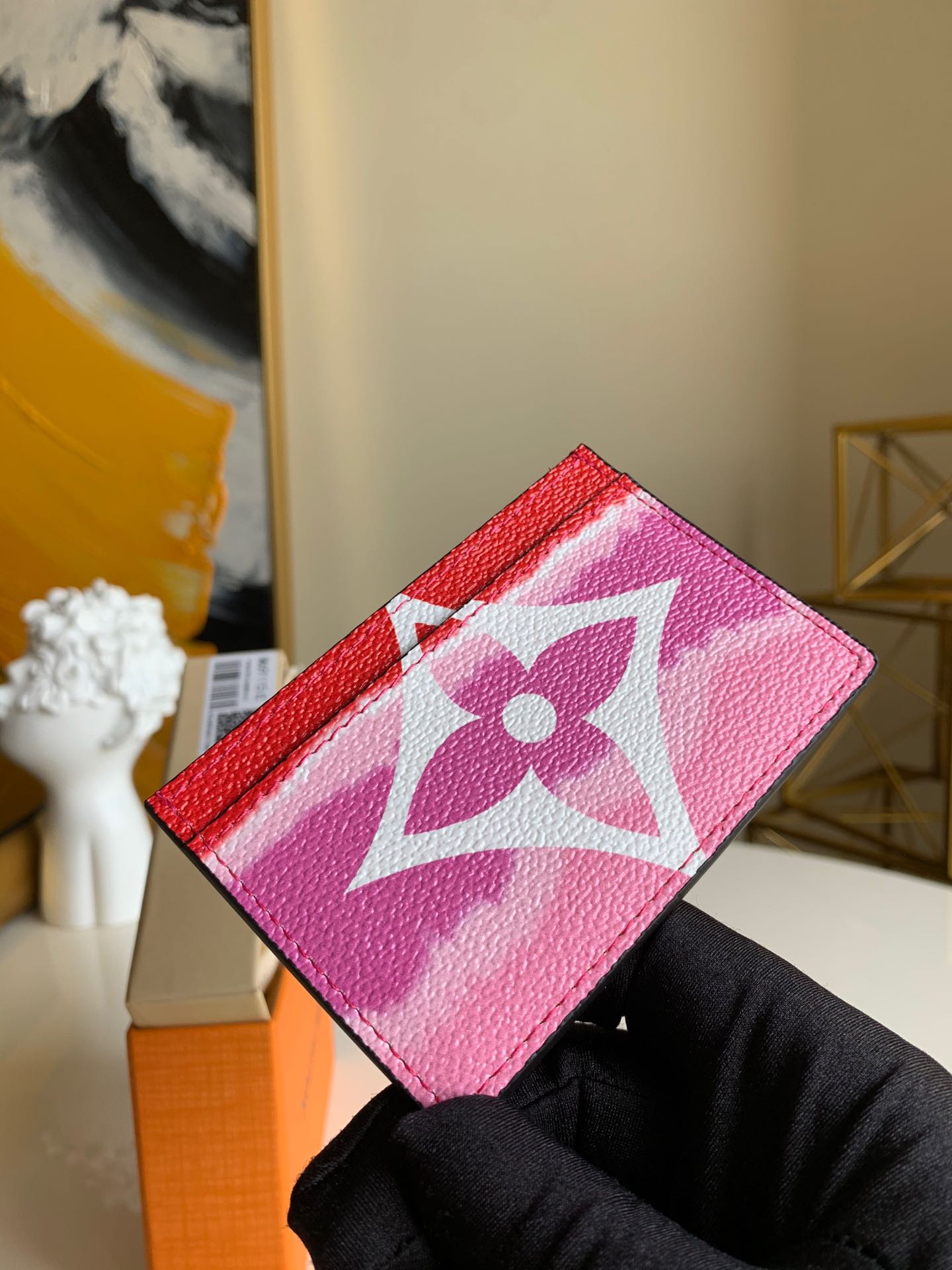 NO:395709,【Exclusive real photo M69115】 In summer, Escale leather goods and accessories series launches special card clips. The surface of Monogram Giant canvas is tie-dyeed printed, inspired by traditional Japanese twist dyeing technology, with abundant card slots inside. Size 11.0 x 7.0 x 0.5 cm.,LV [original leather],louis vuitton19860909【独家实拍M69115】 夏季 Escale 皮具和配饰系列推出特别款卡夹.Monogram Giant 帆布表面呈现扎染印花,其灵感源自日本传统绞染工艺,内设充裕卡位.尺寸11.0 x 7.0 x 0.5 cm .,LV【原厂皮】,louis vuitton,Bag