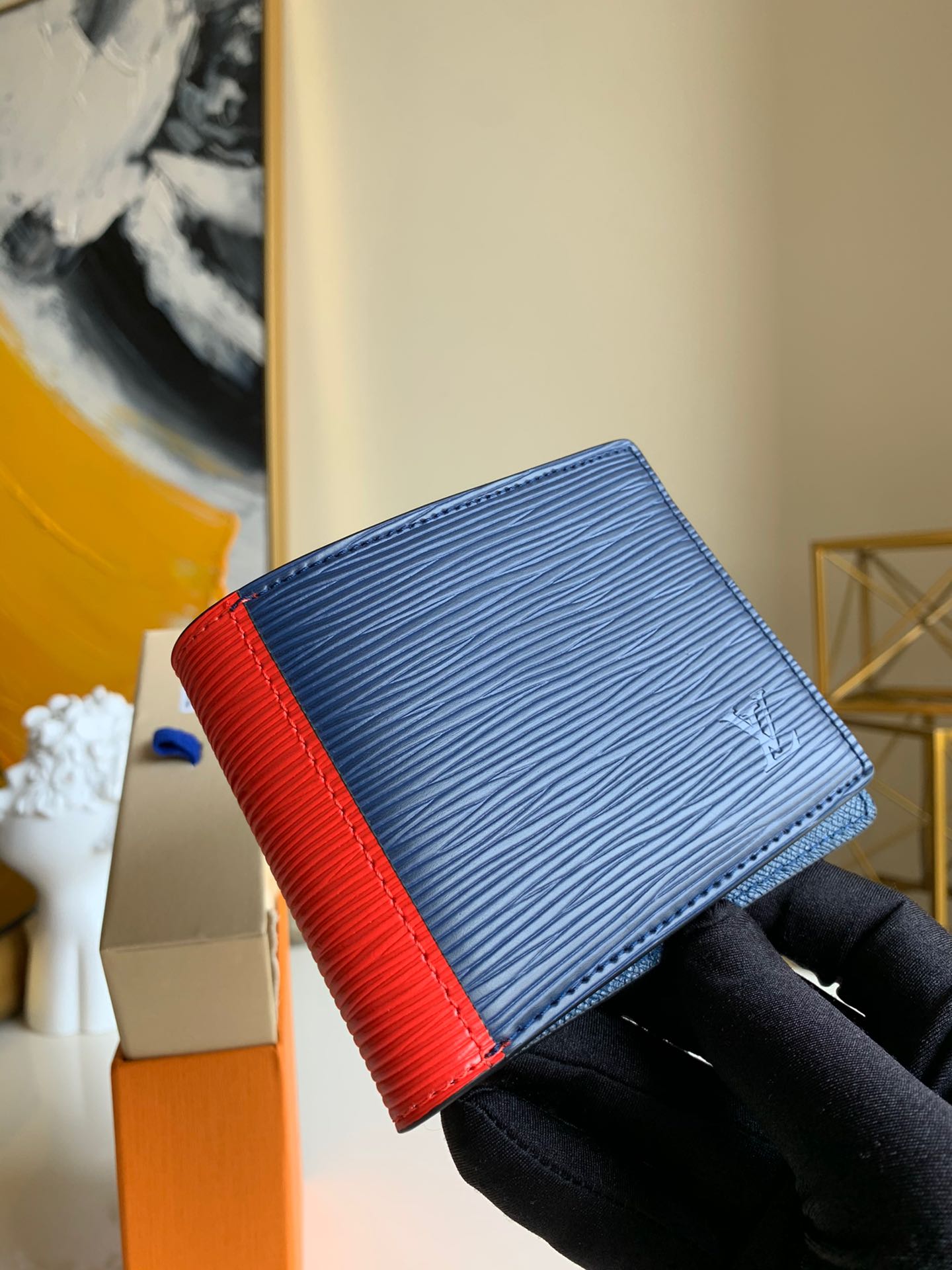 NO:395689,【Exclusive real photo M68716】 MULTIPLE wallet, Multiple wallet embraces color-blocking theme, injects fluorescent details into embossed Epi leather and classic Damier Graphite canvas. The compact configuration can be placed in the trouser bag, with multiple slots and compartments. Size 11.5x 9.0x 1.5 cm., LV [original leather], louis vuitton19860909【独家实拍M68716】 MULTIPLE 钱夹 ,Multiple 钱夹拥抱拼色主题,为压纹 Epi 皮革和经典 Damier Graphite 帆布注入荧光细节.紧凑构型可放入裤袋随行,另配有多个卡位和隔层.尺寸11.5x 9.0x 1.5 cm .,LV【原厂皮】,louis vuitton,Bag