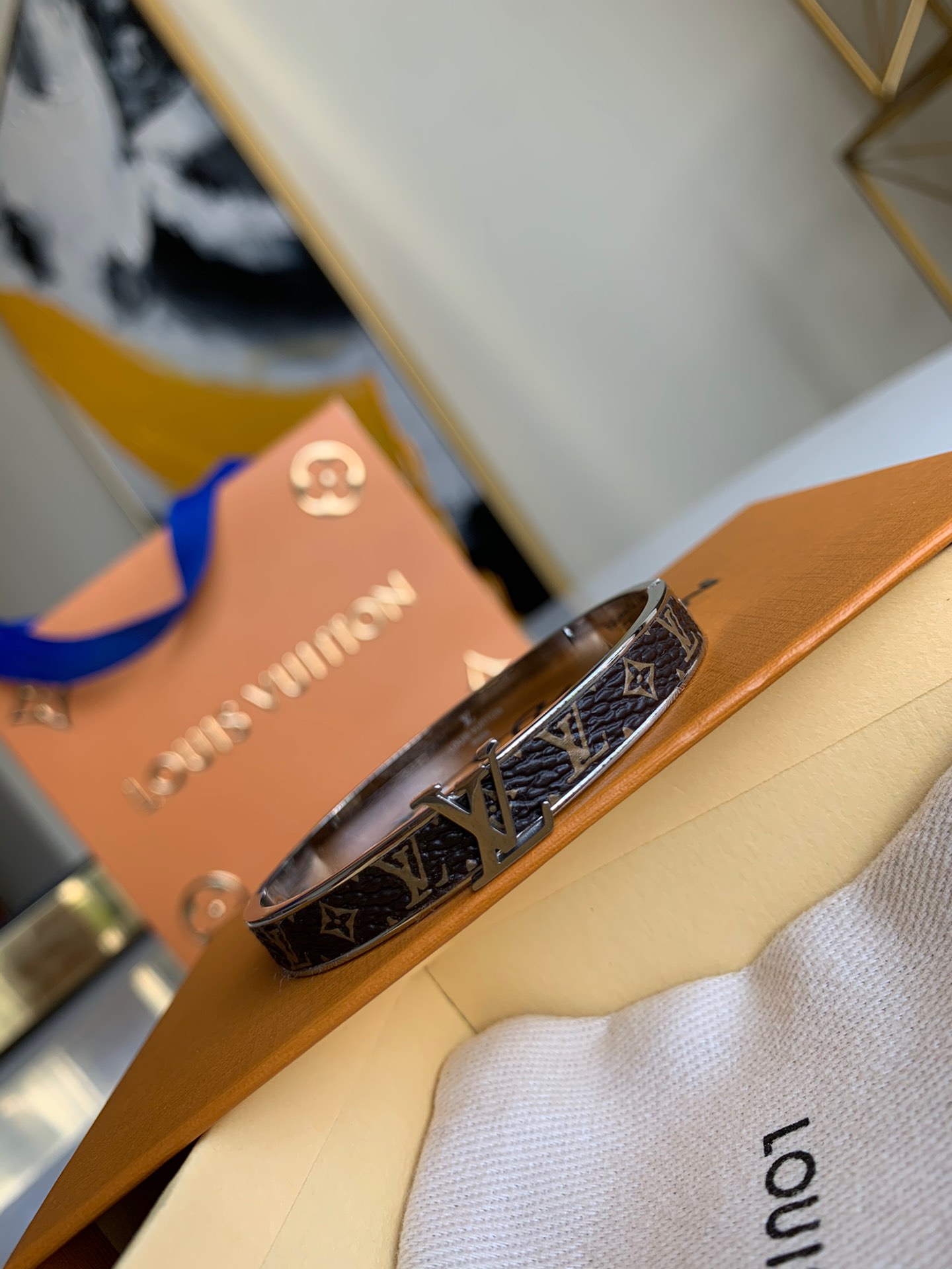 NO:395704,Donkey silver bracelet, summer hand-display is essential, priced, LV [original leather], louis vuitton, louis vuitton, louis vuitton, bracelet19860909驴家银色手镯 夏天露手 必不可少 一口价,LV【原厂皮】,louis vuitton,louis vuitton,louis vuitton,bracelet,Bag