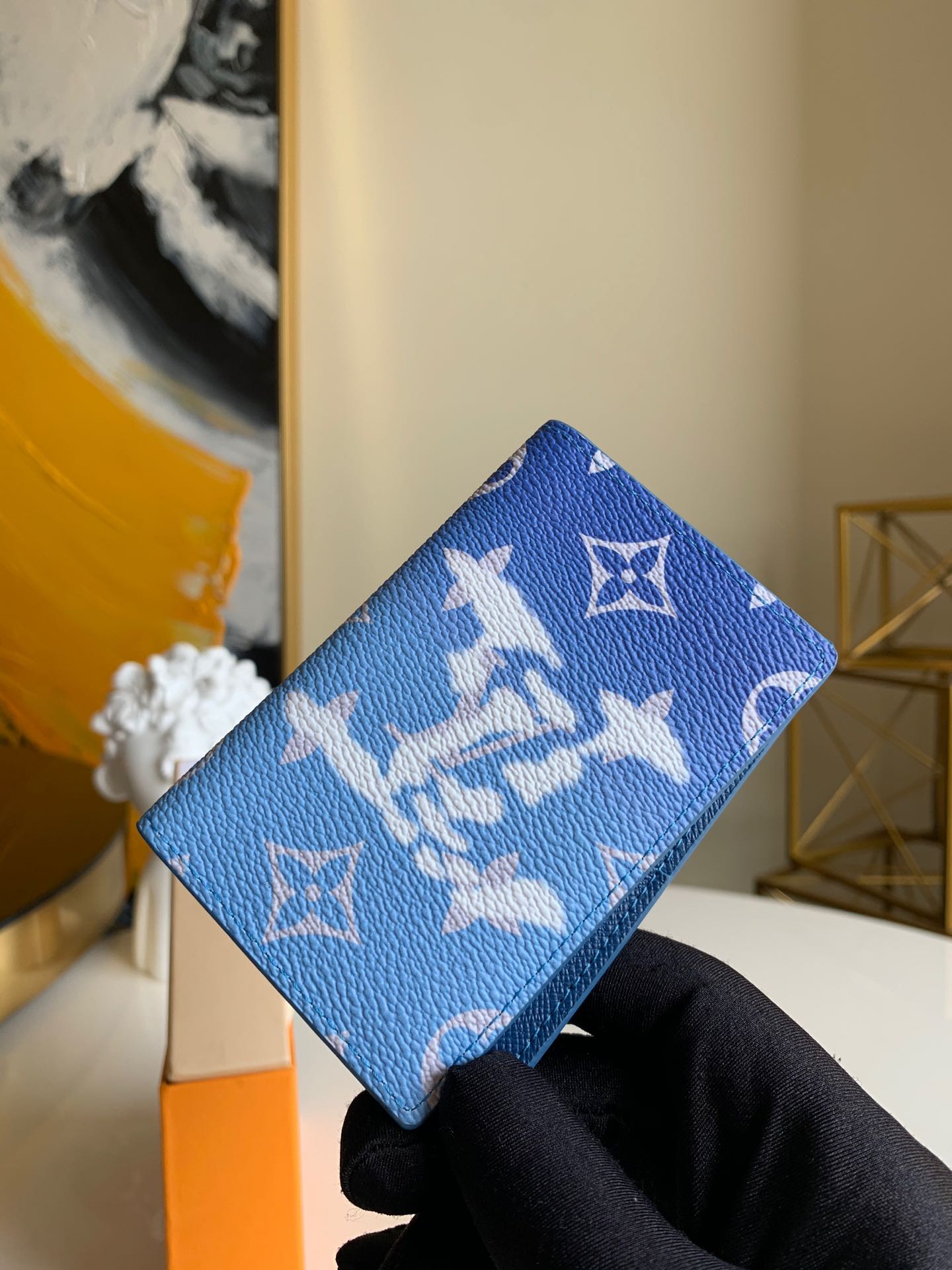 NO:395729,[Exclusive real photo M48560] Pocket wallet Gradient presbyterian flowers are covered with the LV logo transformed from white clouds, reflecting the blue tones of the sky. In short, it is a series that looks extremely pleasant., LV [original skin], louis vuitton19860909【独家实拍M48560】口袋钱夹 渐变的老花上面覆盖着白云幻化而来的LV Logo,映射着天空的蔚蓝色调,总之就是一个看上去就让人心情极度愉悦的系列 .,LV【原厂皮】,louis vuitton,Bag