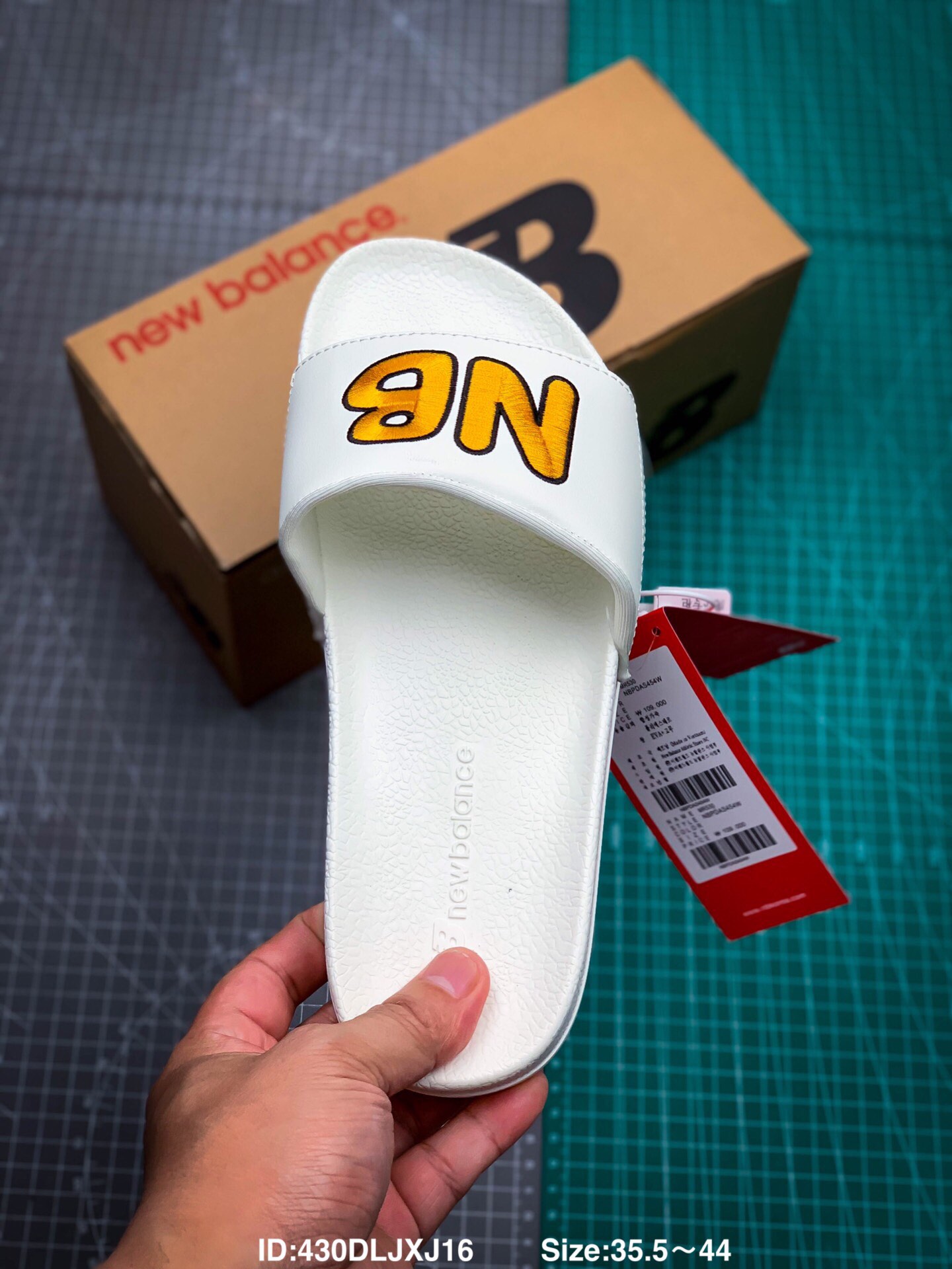 💰75
新百伦NB X JEONHWANGIL插画家联名刺绣男女夏拖鞋
ID:430DLJXJ16        Size:36～44