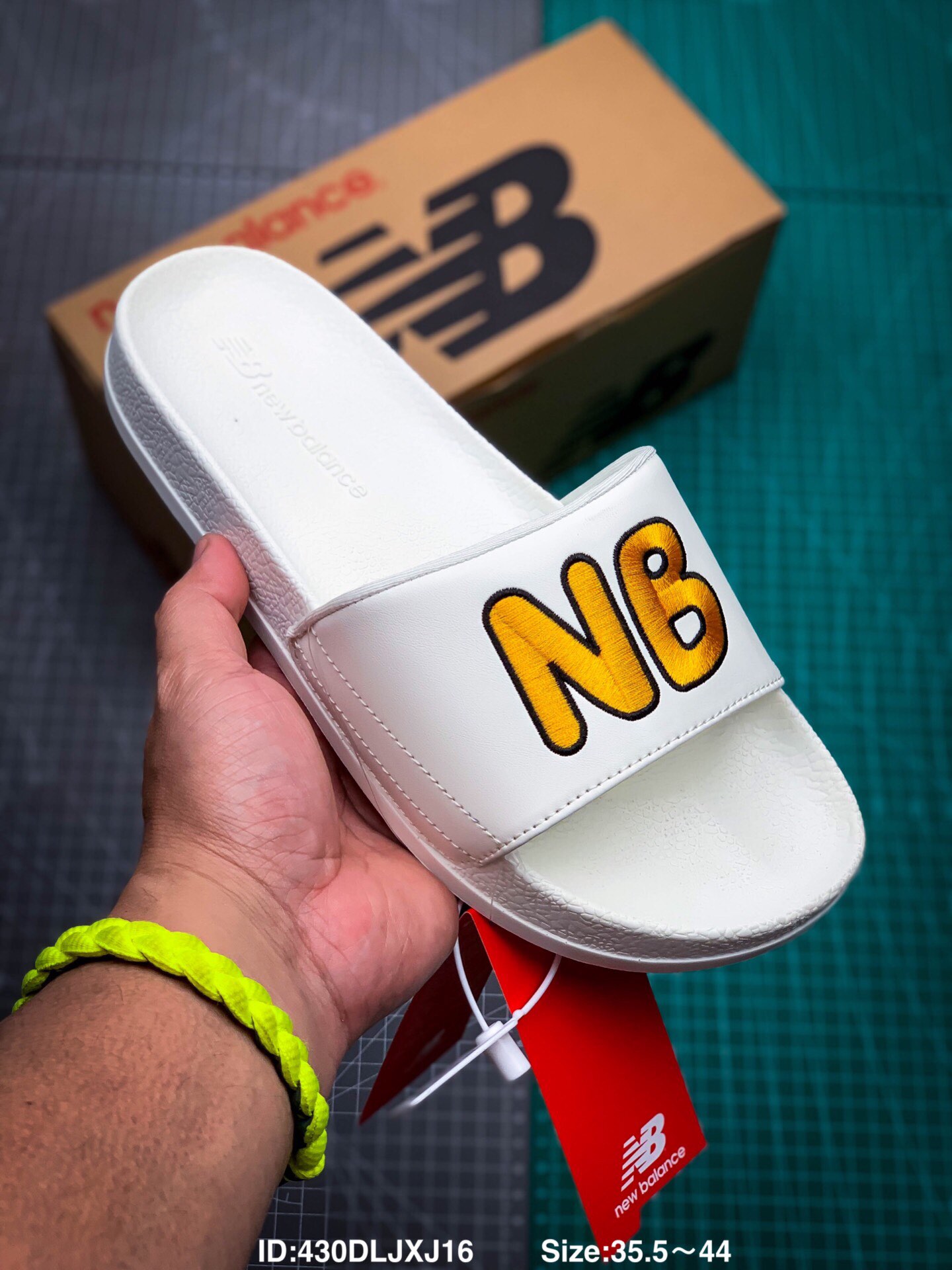 💰75
新百伦NB X JEONHWANGIL插画家联名刺绣男女夏拖鞋
ID:430DLJXJ16        Size:36～44