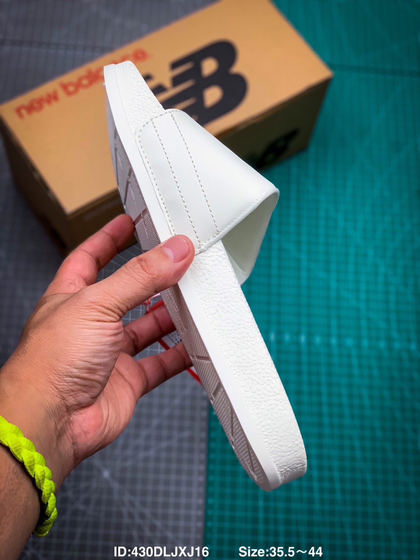 💰75
新百伦NB X JEONHWANGIL插画家联名刺绣男女夏拖鞋
ID:430DLJXJ16        Size:36～44