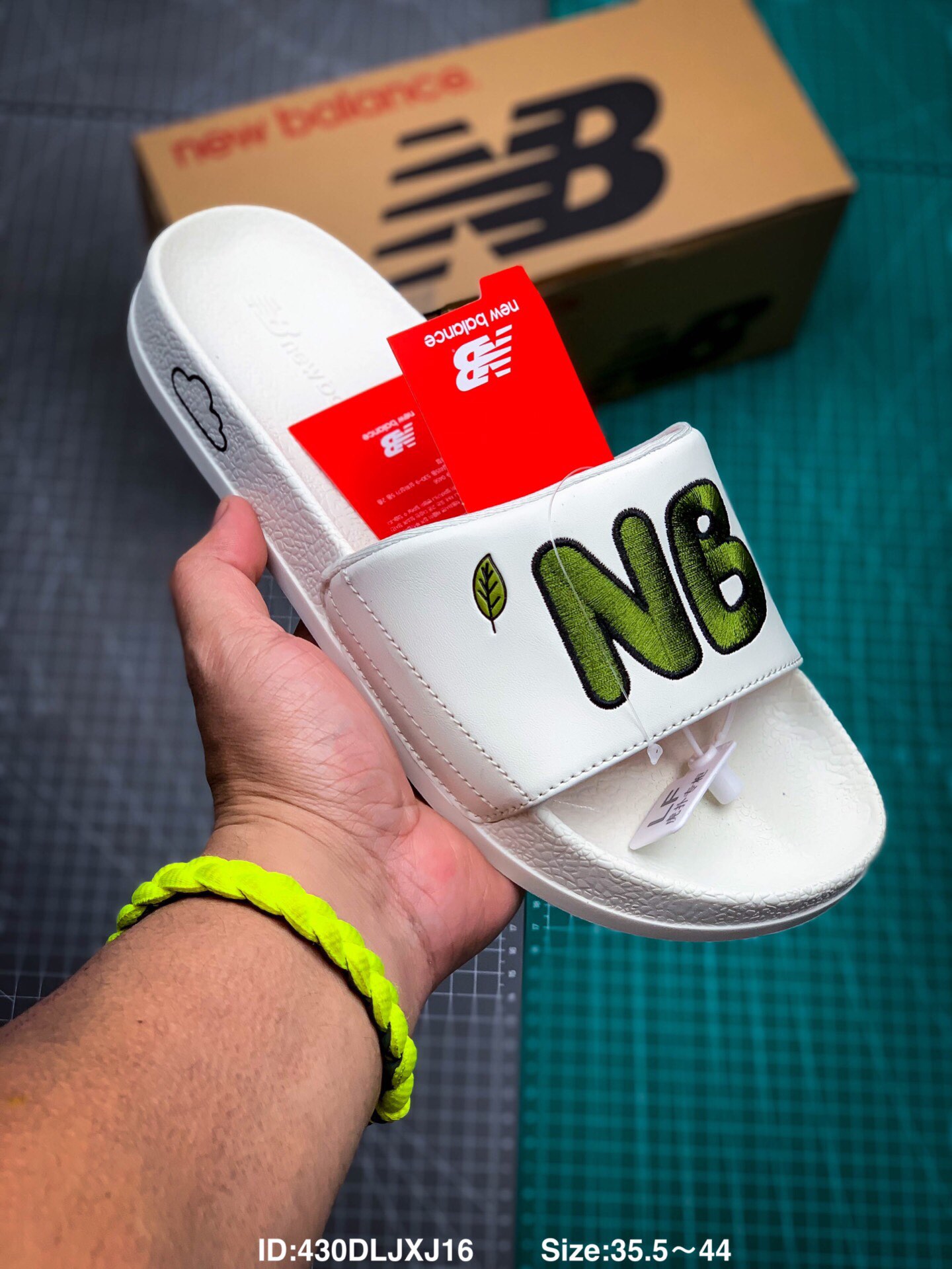 💰75
新百伦NB X JEONHWANGIL插画家联名刺绣男女夏拖鞋
ID:430DLJXJ16        Size:36～44