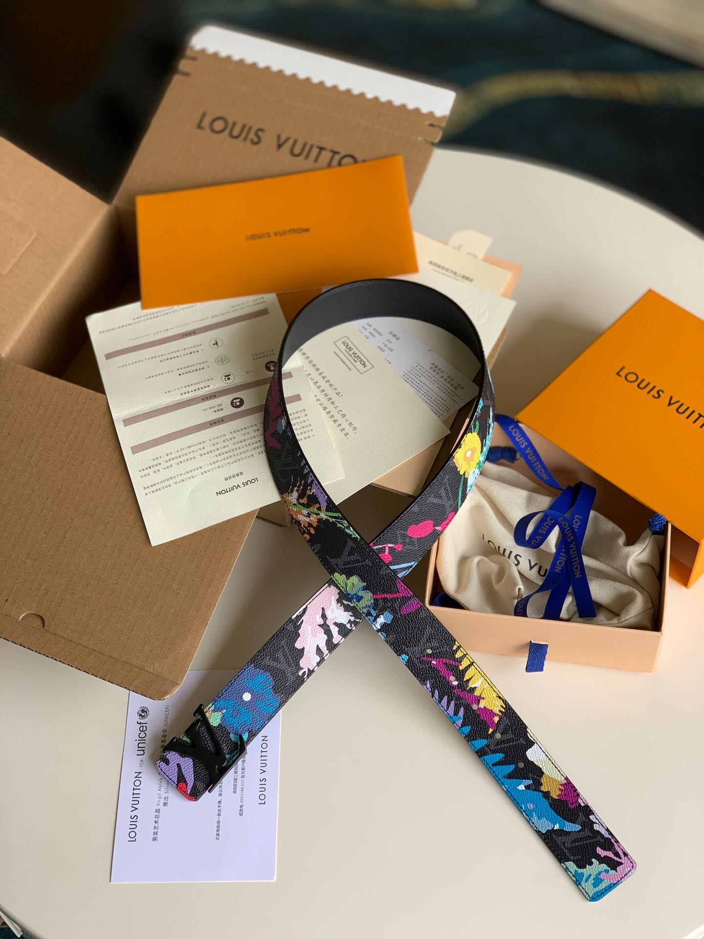 NO:395726,[Exclusive real-life donkey belt] with picture packaging SHAPE double-sided belt 40mm black flower surface with silk screen printing technology top layer cowhide base.,LV [original leather],louis vuitton,louis vuitton,louis vuitton,louis vuitton,cowhide19860909【独家实拍驴家腰带】配图片包装 SHAPE双面腰带 40mm 黑花面配丝印工艺 头层牛皮底 .,LV【原厂皮】,louis vuitton,louis vuitton,louis vuitton,cowhide,Bag