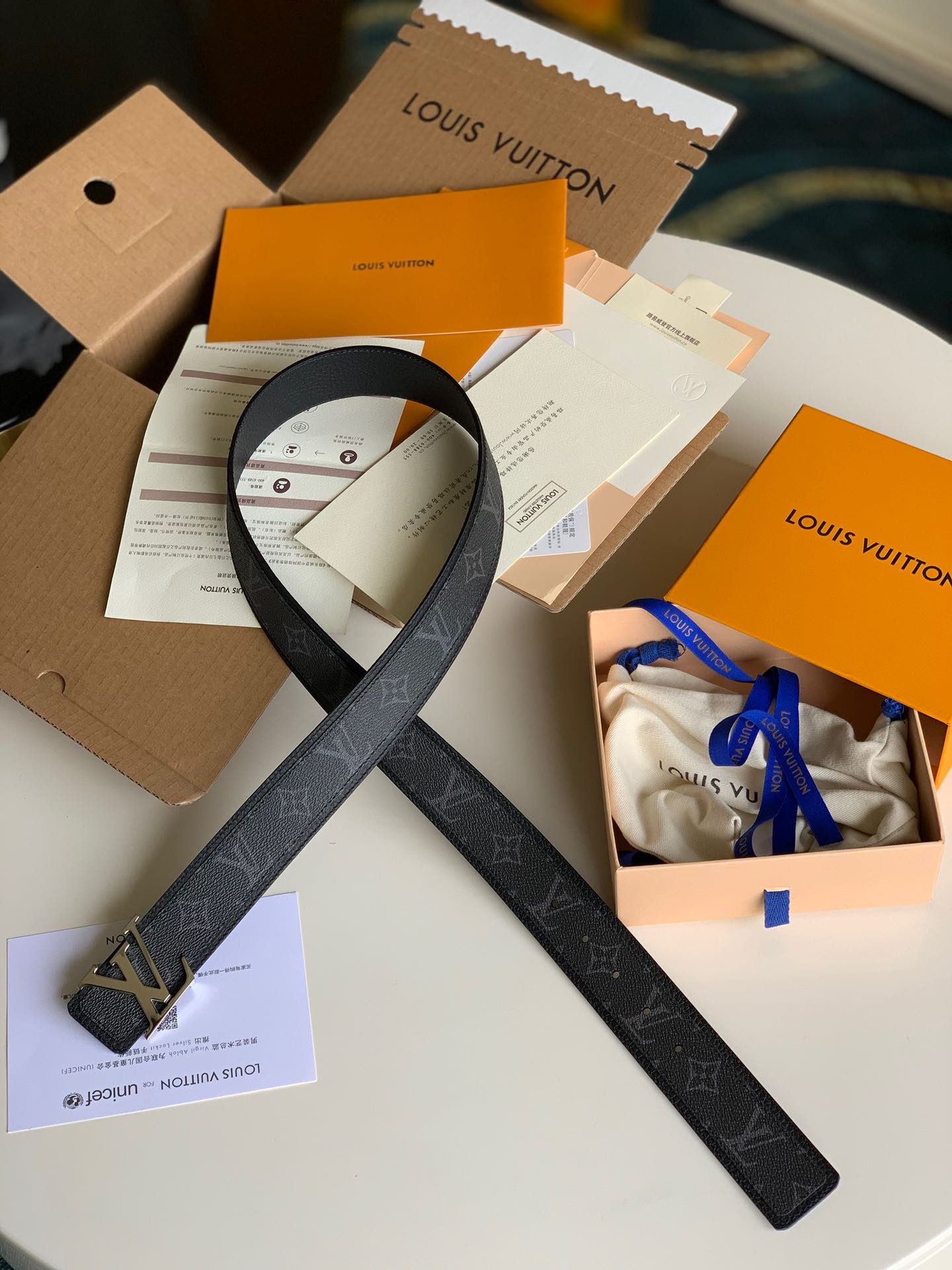 NO:395730,[Exclusive real photo of donkey Belt] with picture packaging SHAPE PATCHWORK belt 40mm flower material with bottom logo lychee pattern calf leather glossy buckle double-sided available.,LV [original leather],louis vuitton,louis vuitton,louis vuitton,louis vuitton,cowhide19860909【独家实拍驴家腰带】配图片包装SHAPE PATCHWORK腰带40mm 花料配底部logo荔枝纹小牛皮 亮面挂扣 双面可用 .,LV【原厂皮】,louis vuitton,louis vuitton,louis vuitton,cowhide,Bag