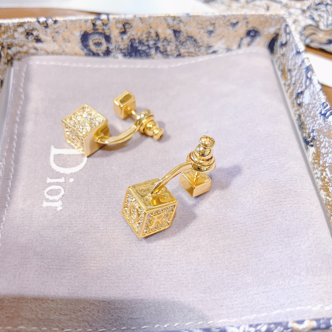 Dior DIOR方块耳环星星 镶钻字母法式耳钉