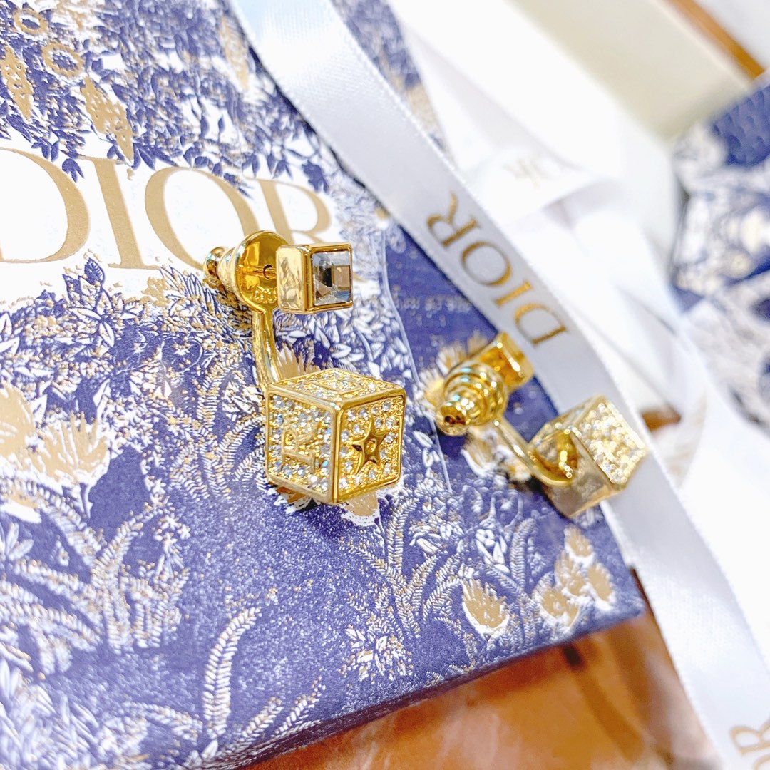 Dior DIOR方块耳环星星 镶钻字母法式耳钉