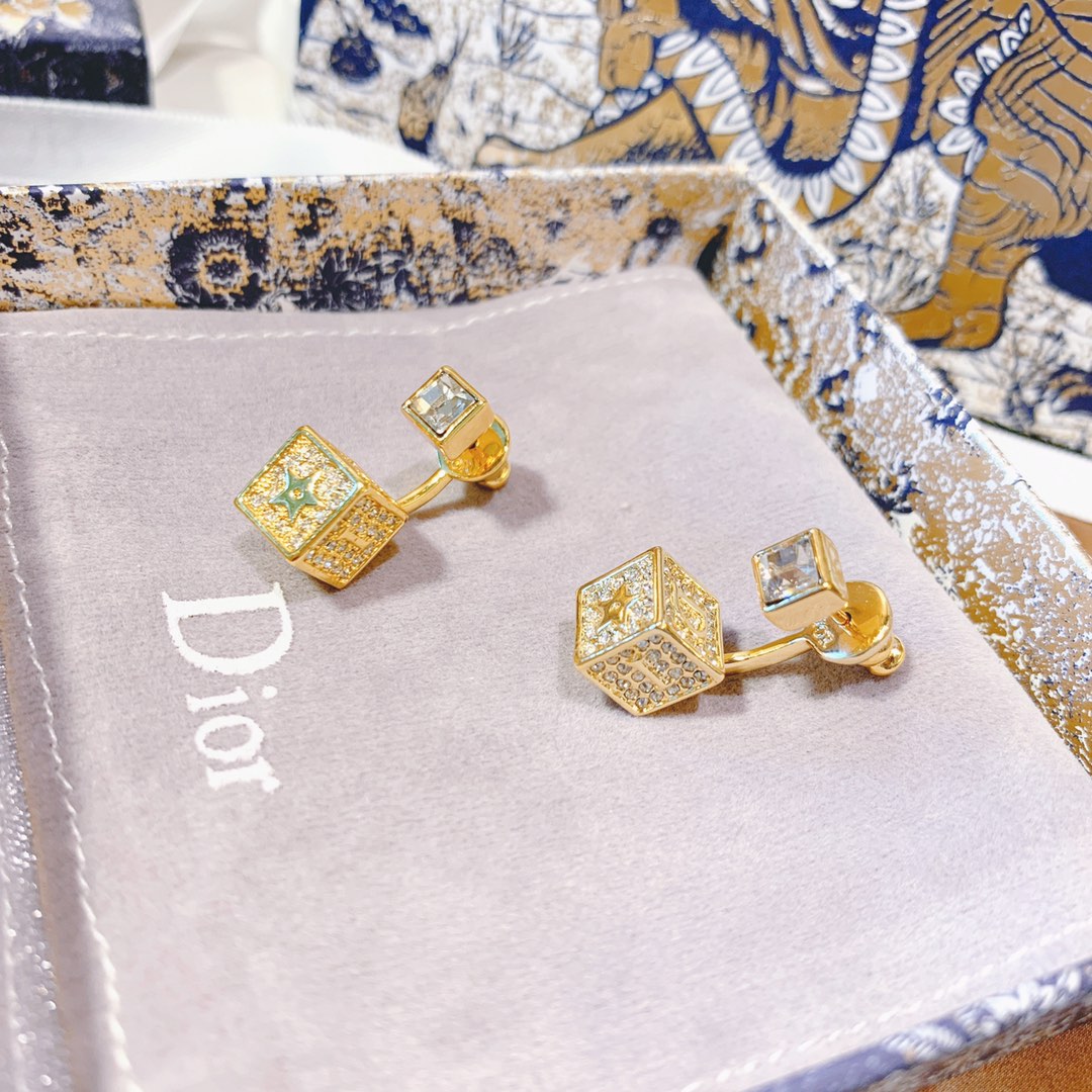 Dior DIOR方块耳环星星 镶钻字母法式耳钉