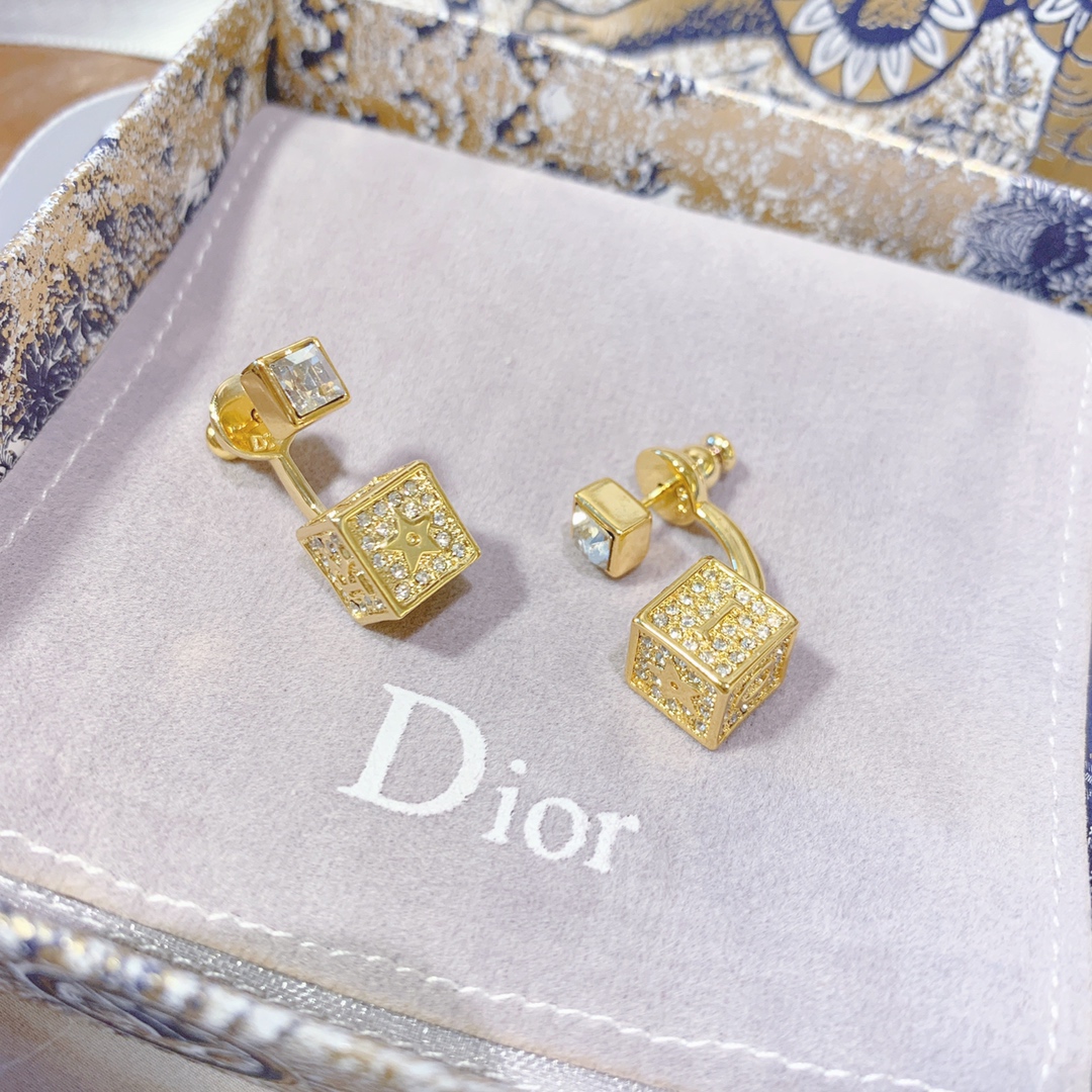 Dior DIOR方块耳环星星 镶钻字母法式耳钉