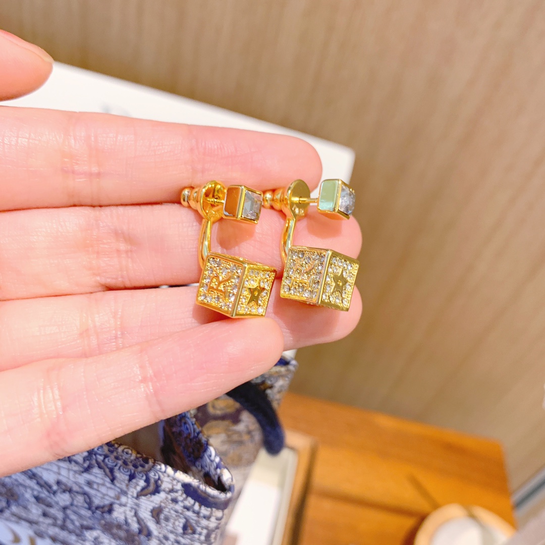 Dior DIOR方块耳环星星 镶钻字母法式耳钉