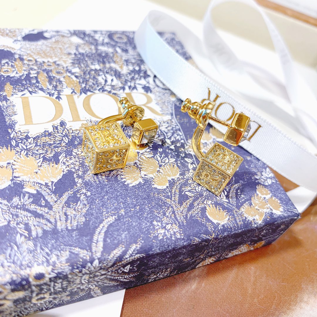 Dior DIOR方块耳环星星 镶钻字母法式耳钉