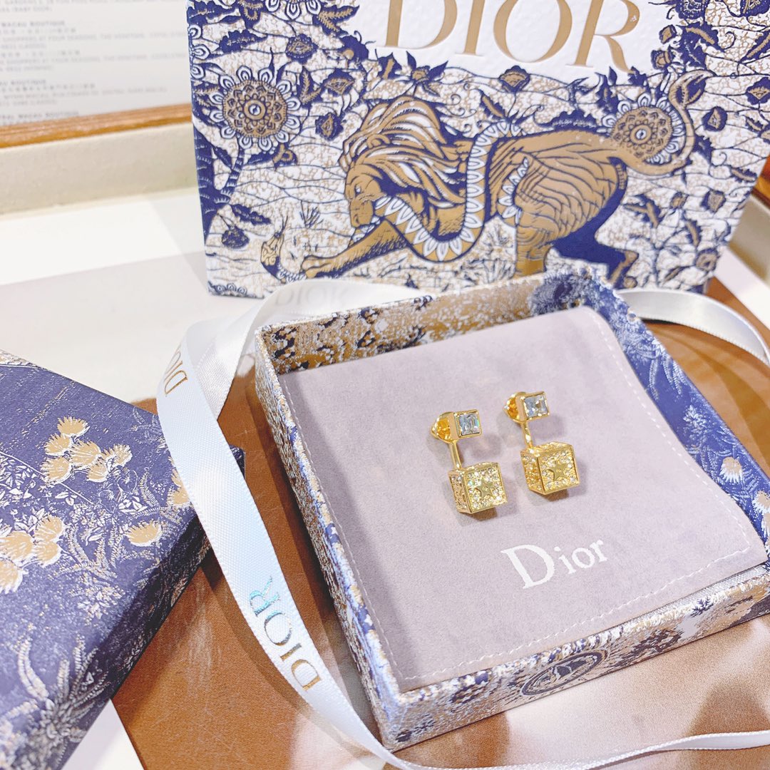 Dior DIOR方块耳环星星 镶钻字母法式耳钉