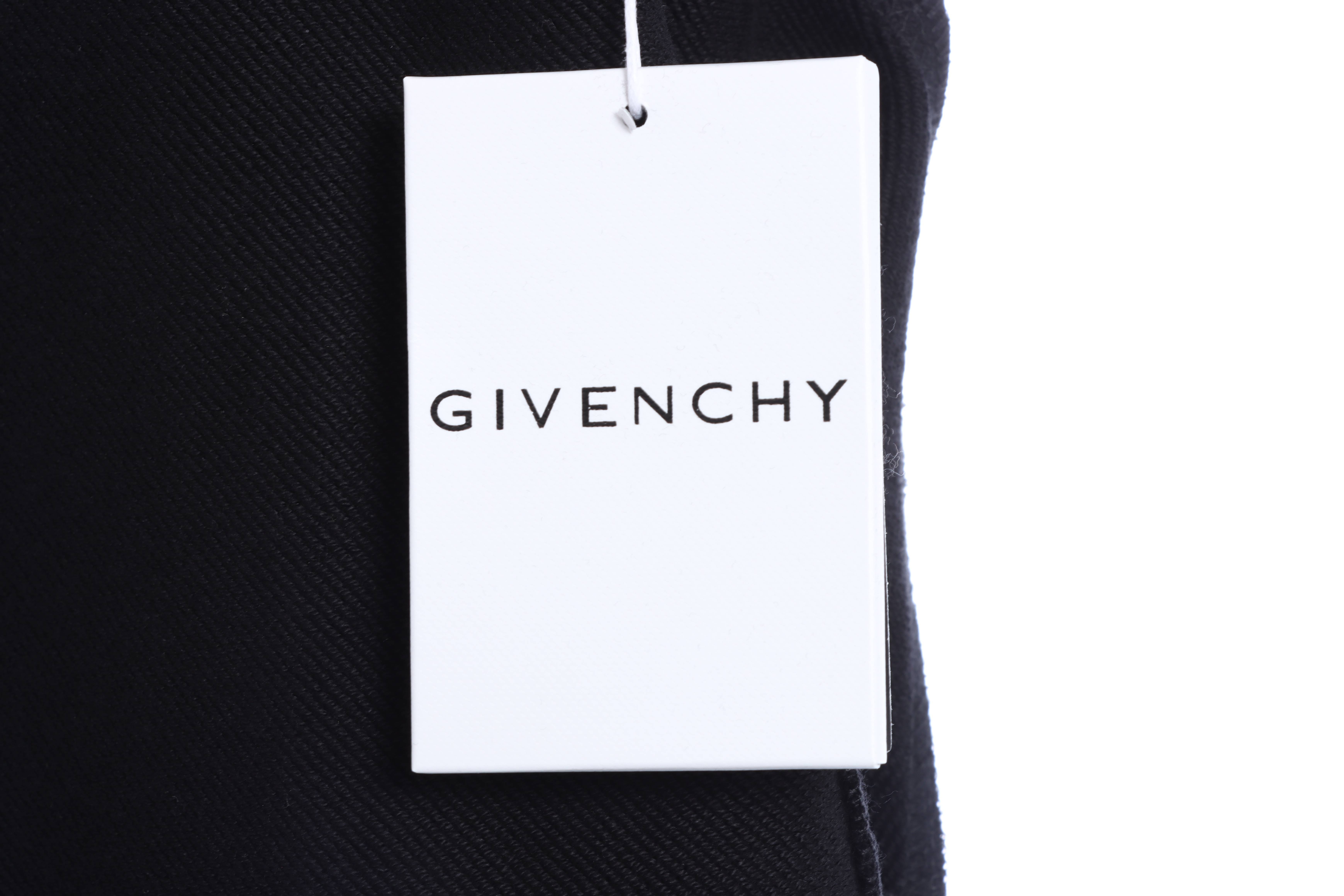 P290 Givenchy 22SS 反转字母圆领卫衣