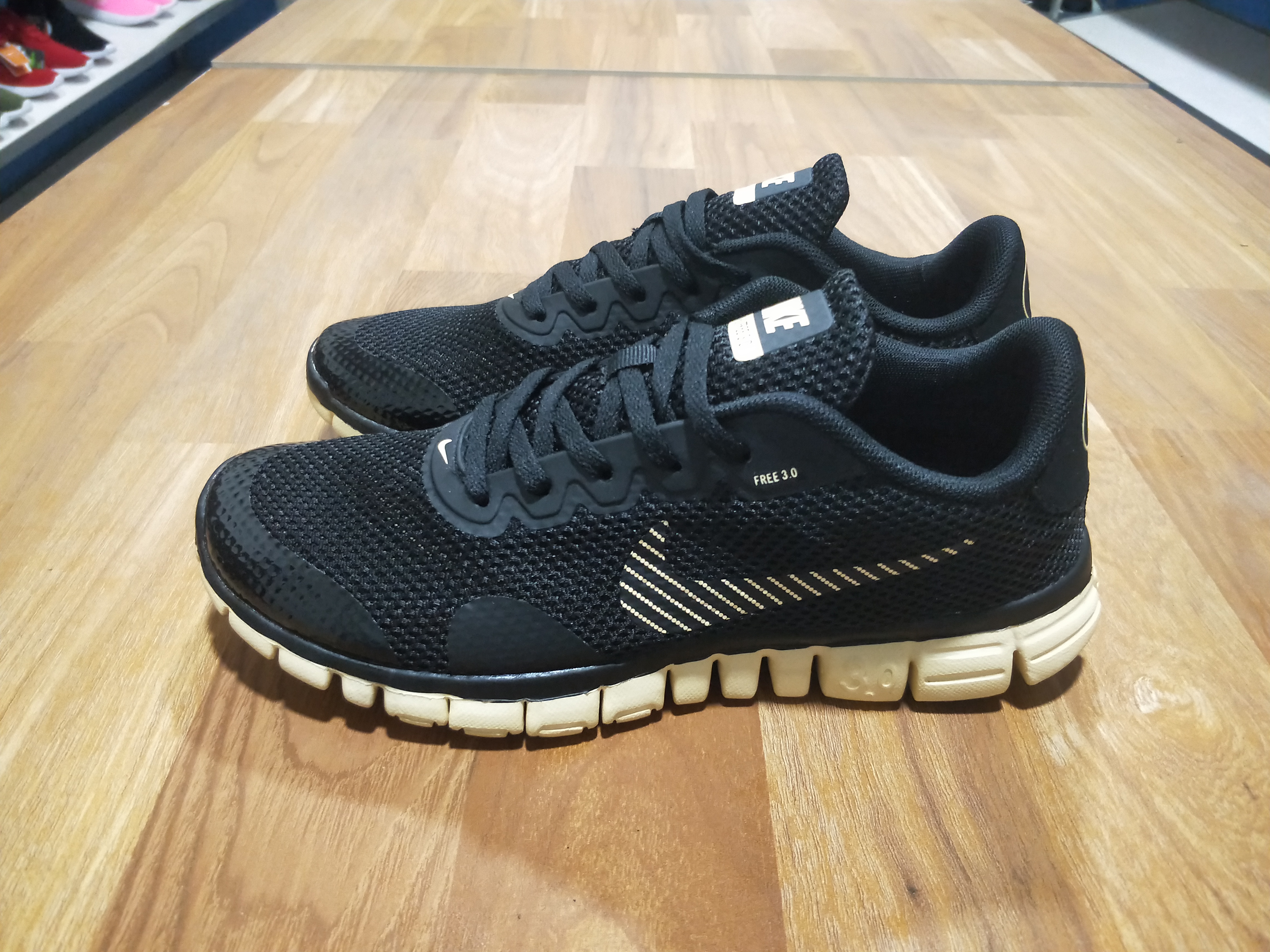 🌈🌈耐克赤足3.0V2 黑米黄 36-45 带半码 |