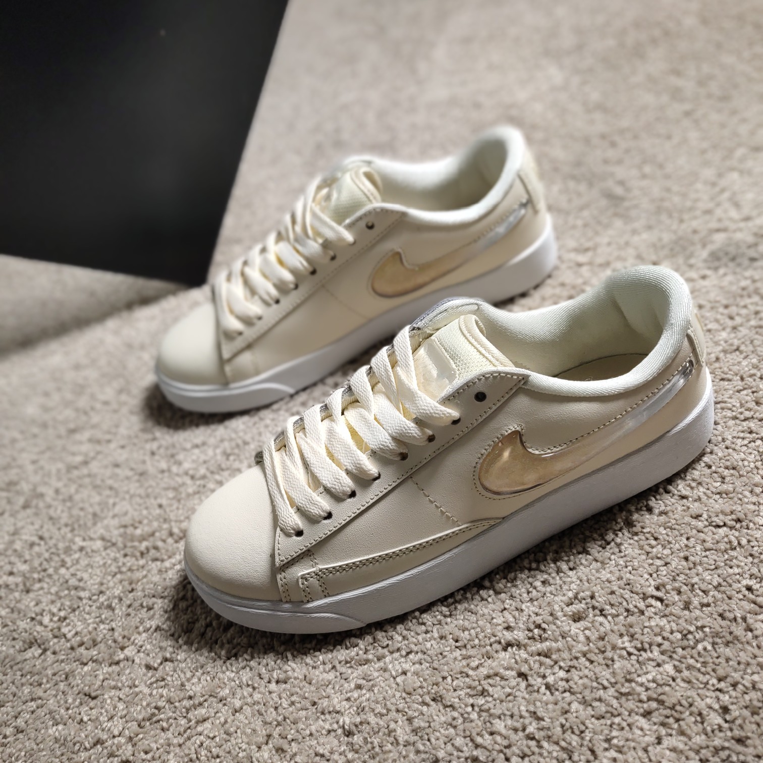 90<br />公司级原单<br /> Nike BLAZER LOW LX 果冻渐变钩闪亮复古休闲板鞋 36 36.5 37.5 38 38.5 39 40