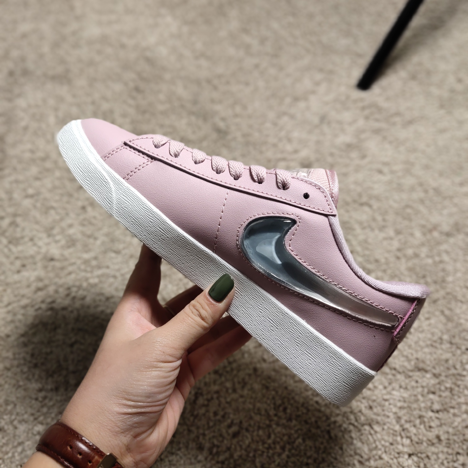 90<br />公司级原单 开拓者<br /> Nike BLAZER LOW LX 果冻渐变钩闪亮复古休闲板鞋 36 36.5 37.5 38 38.5 39 40