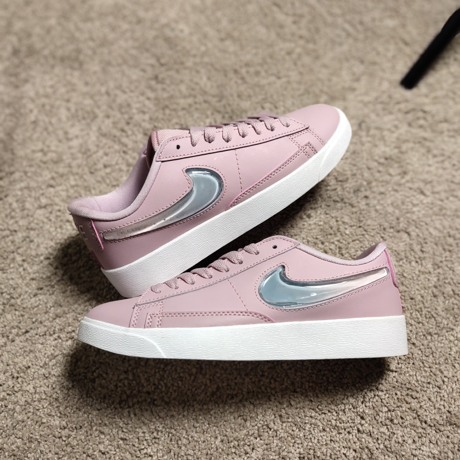 90<br />公司级原单 开拓者<br /> Nike BLAZER LOW LX 果冻渐变钩闪亮复古休闲板鞋 36 36.5 37.5 38 38.5 39 40