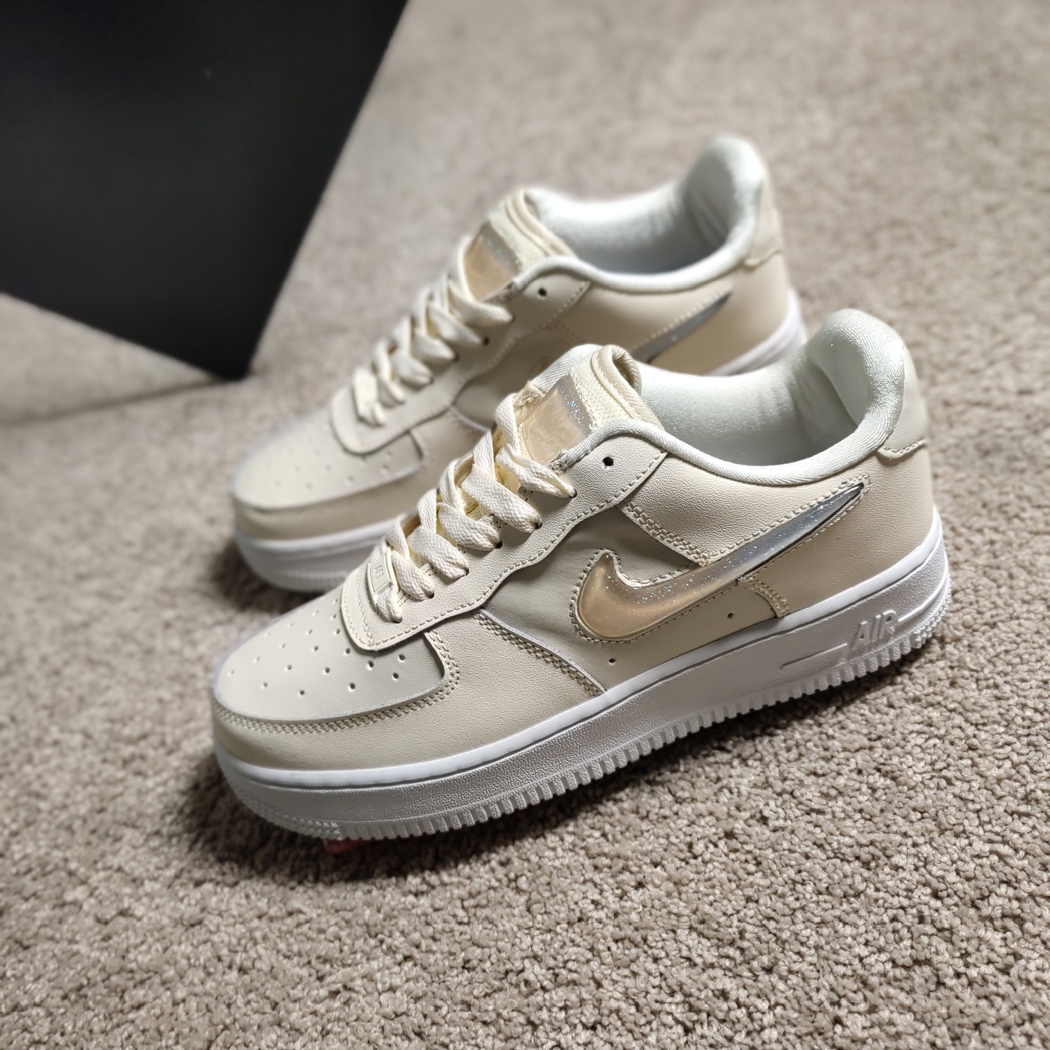 90<br />公司级原单<br />Nike Air Force1 空军一号 果冻渐变钩闪亮复古休闲板鞋 36 36.5 37.5 38 38.5 39 40