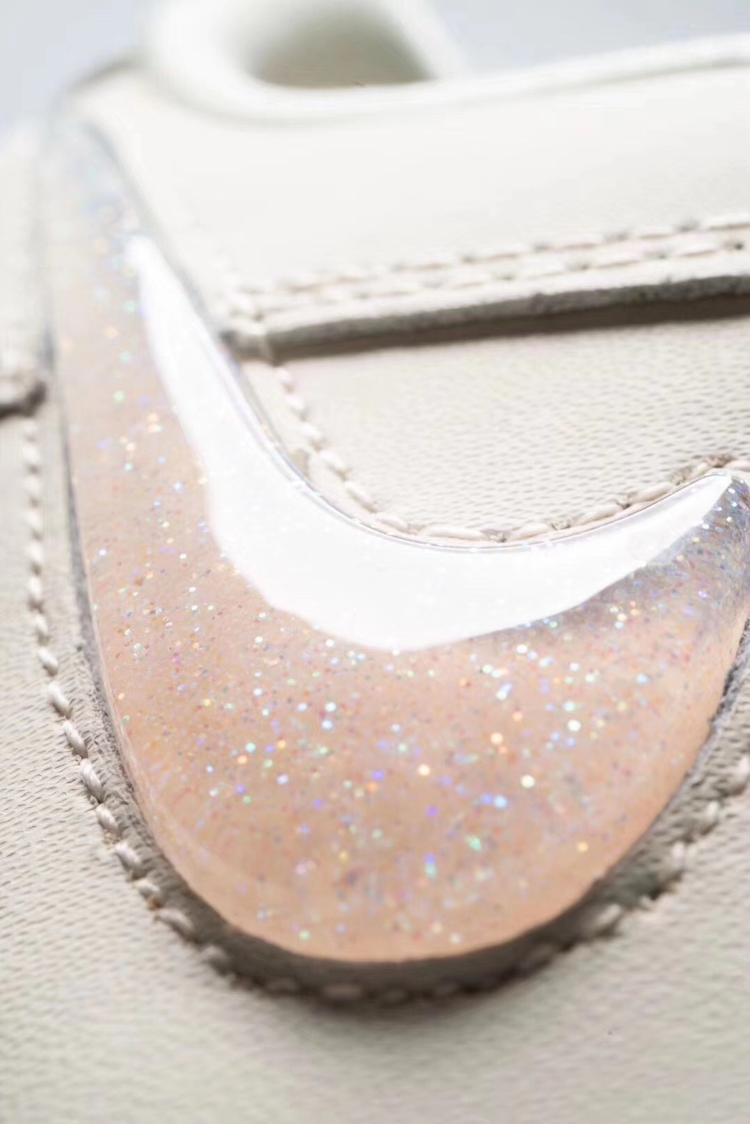 90<br />公司级原单<br />Nike Air Force1 空军一号 果冻渐变钩闪亮复古休闲板鞋 36 36.5 37.5 38 38.5 39 40