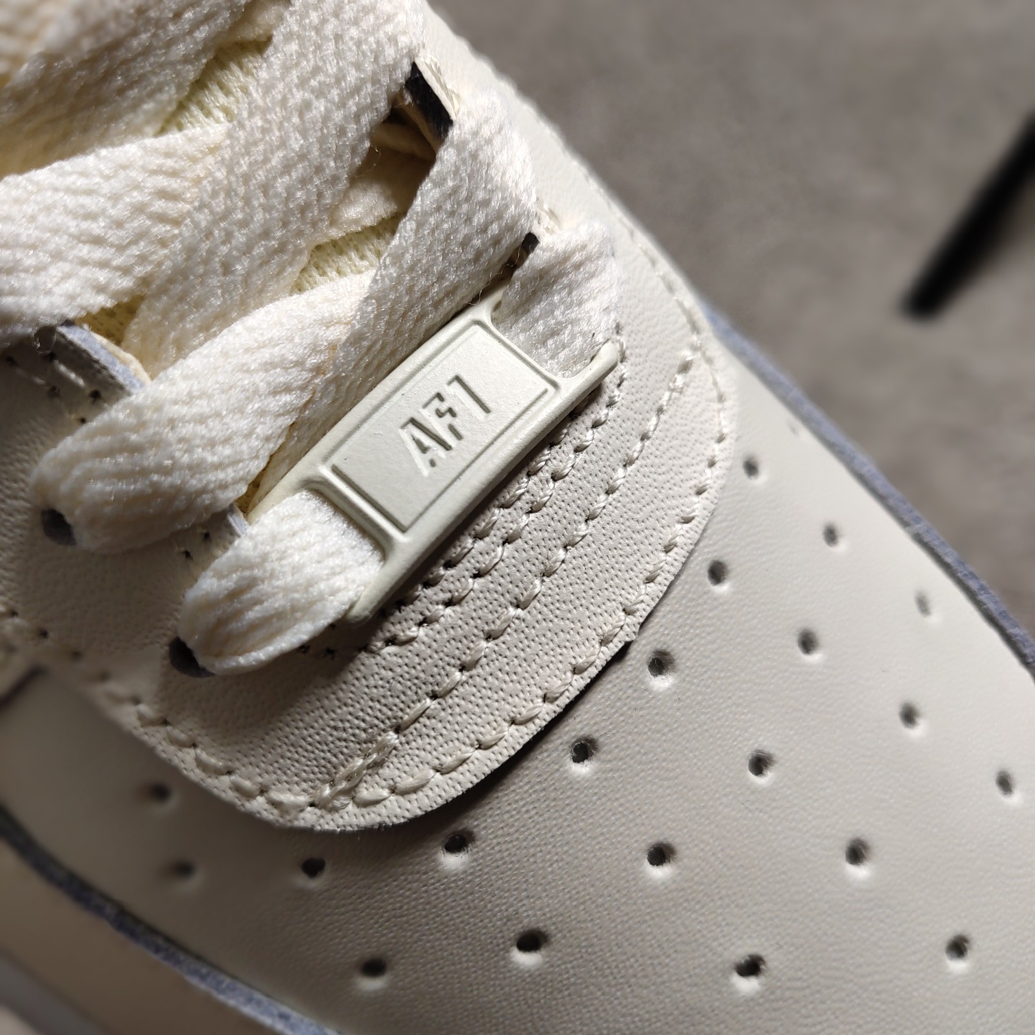 90<br />公司级原单<br />Nike Air Force1 空军一号 果冻渐变钩闪亮复古休闲板鞋 36 36.5 37.5 38 38.5 39 40