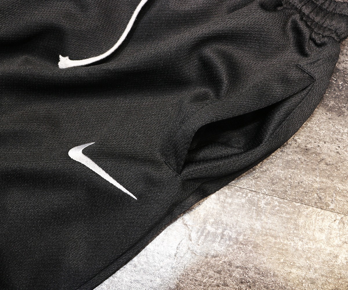 60 耐克专柜新款网眼刺绣短裤 NIKE. DRI-FIT 新款运动短裤 上身舒适透气！