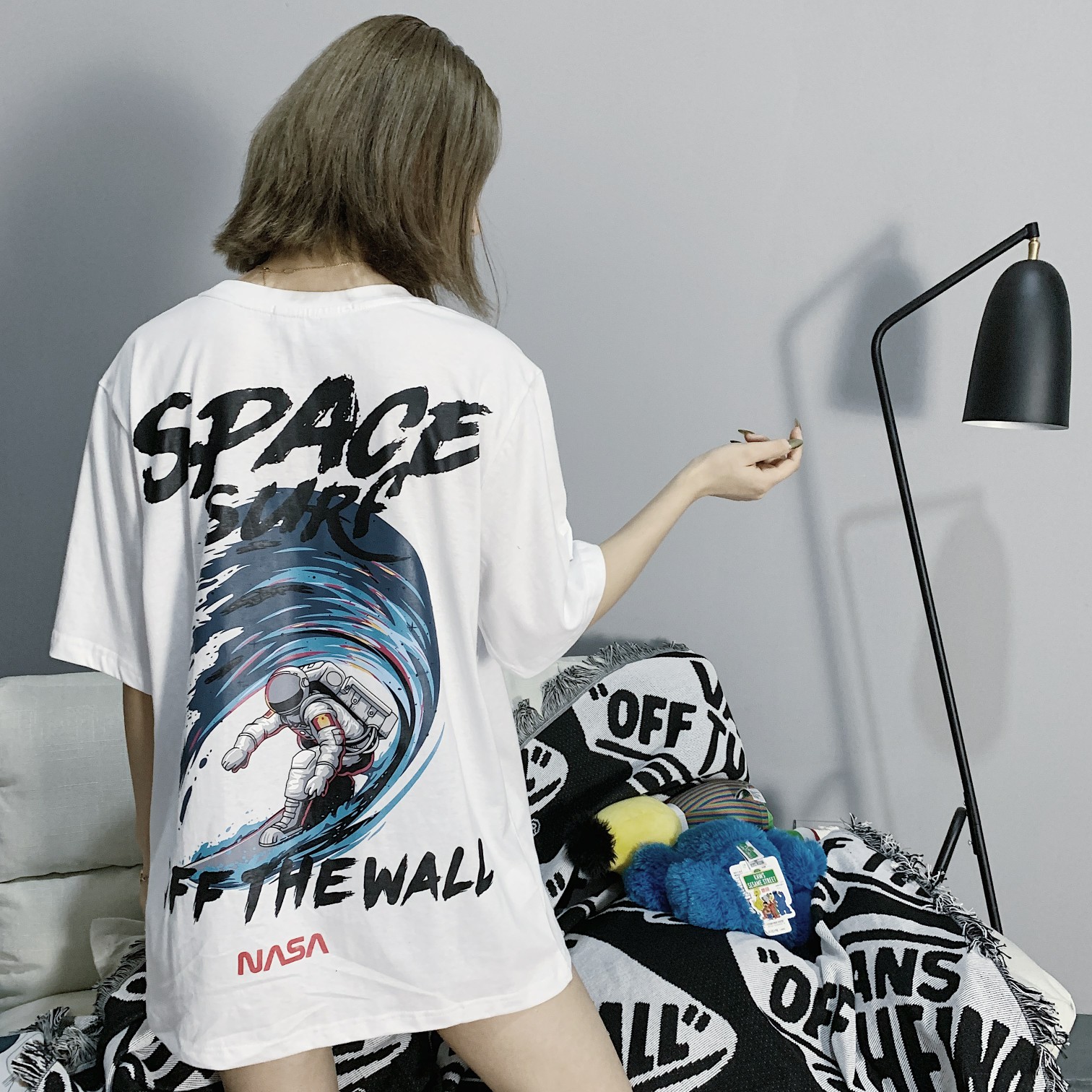 60 NASA x Vans 联名太空冲浪系列T恤 两大品牌联名系列的完整面纱终于被掀开。