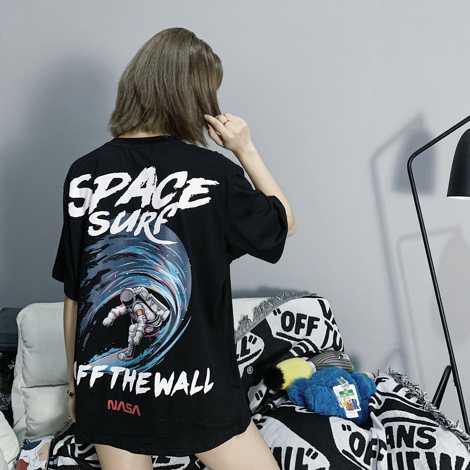 60 NASA x Vans 联名太空冲浪系列T恤 两大品牌联名系列的完整面纱终于被掀开。