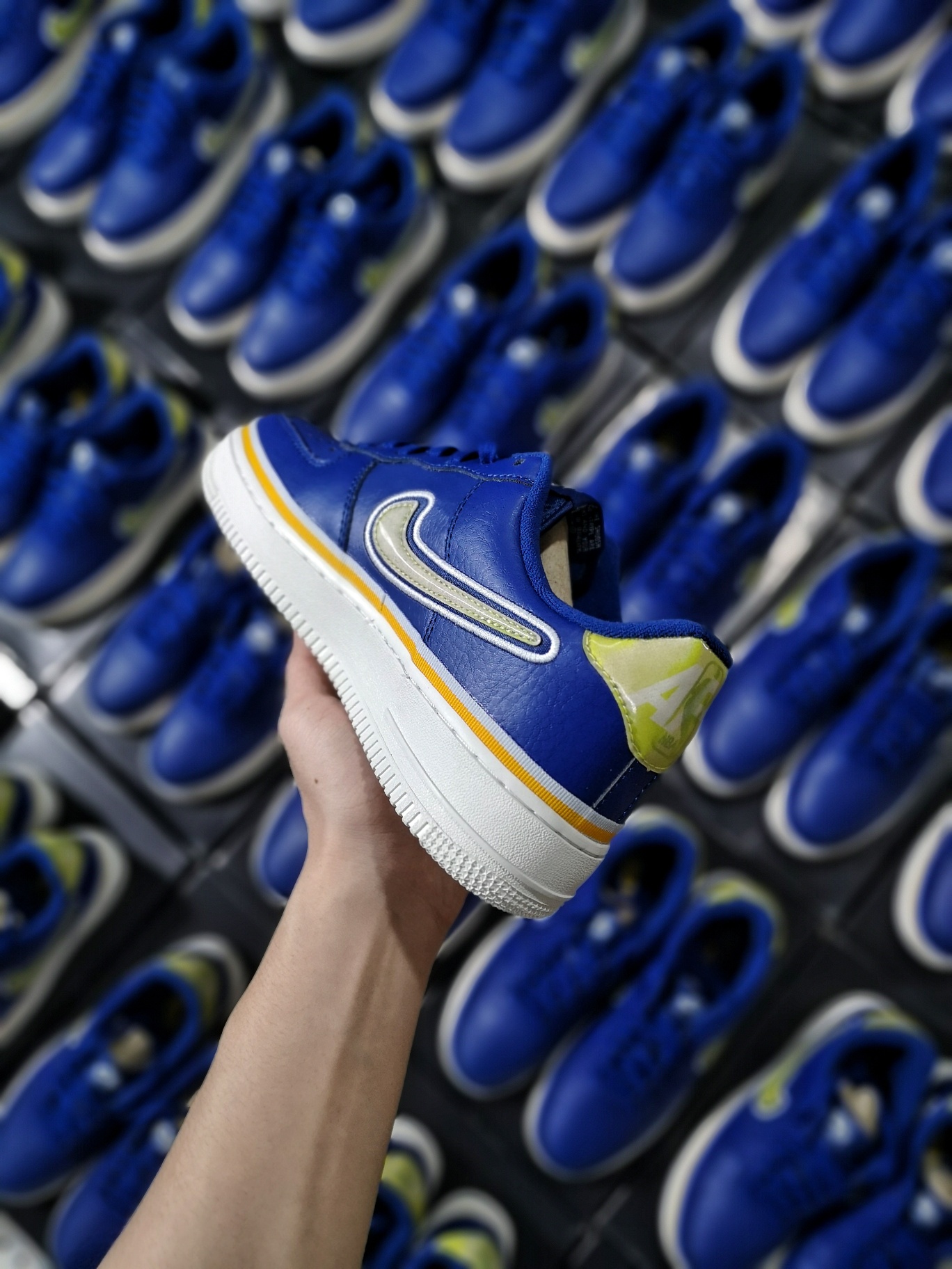 130  精准库存2000+放心主推<br />Nike Air Force 1 Low Sport NBADeep Royal University Gold 蓝黄勇士<br />型号 AJ7748-400<br />40 40.5 41 42 42.5 43  44 44.5 45<br />原厂皮料  内置sole气垫  特殊幻变logo材质