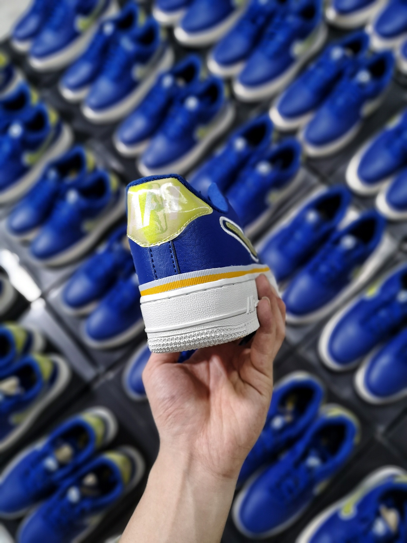 130  精准库存2000+放心主推<br />Nike Air Force 1 Low Sport NBADeep Royal University Gold 蓝黄勇士<br />型号 AJ7748-400<br />40 40.5 41 42 42.5 43  44 44.5 45<br />原厂皮料  内置sole气垫  特殊幻变logo材质