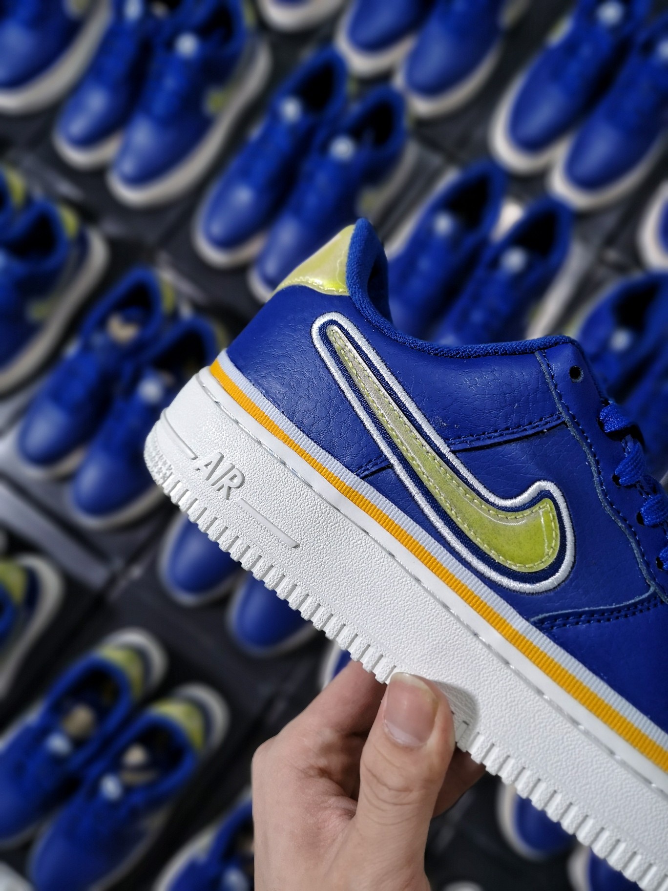 130  精准库存2000+放心主推<br />Nike Air Force 1 Low Sport NBADeep Royal University Gold 蓝黄勇士<br />型号 AJ7748-400<br />40 40.5 41 42 42.5 43  44 44.5 45<br />原厂皮料  内置sole气垫  特殊幻变logo材质