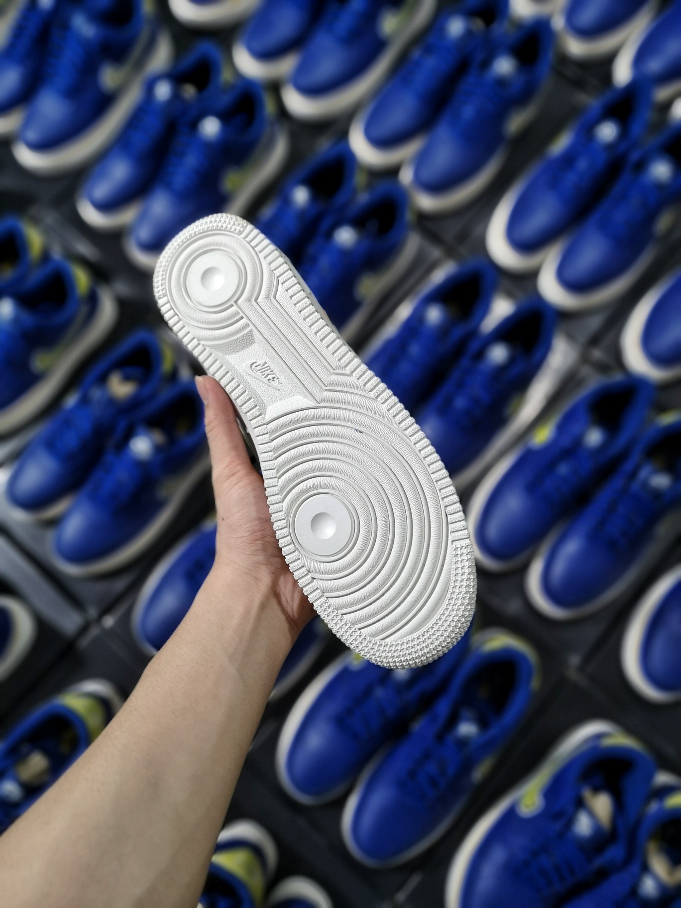 130  精准库存2000+放心主推<br />Nike Air Force 1 Low Sport NBADeep Royal University Gold 蓝黄勇士<br />型号 AJ7748-400<br />40 40.5 41 42 42.5 43  44 44.5 45<br />原厂皮料  内置sole气垫  特殊幻变logo材质