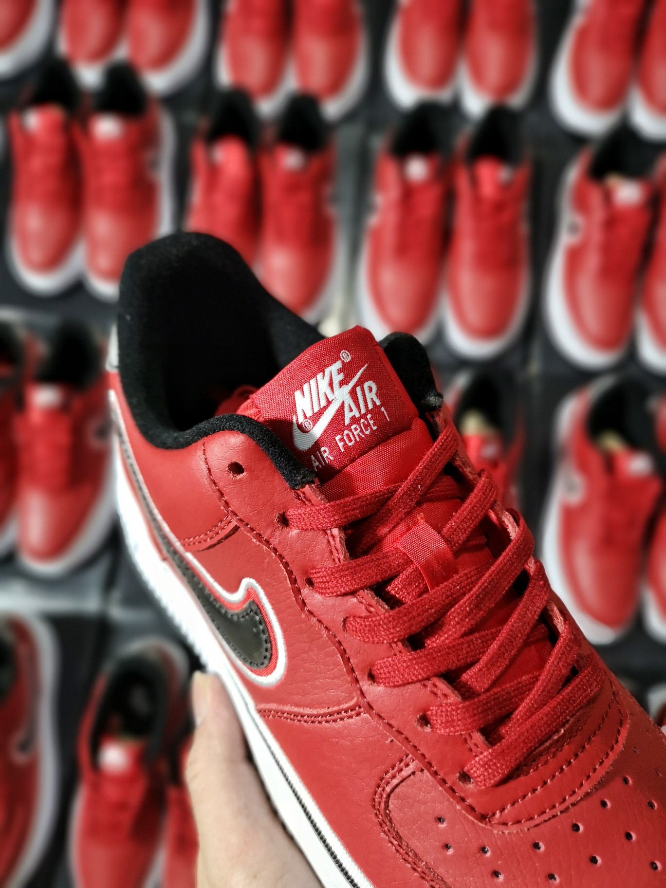 130 精准库存2000+<br />Nike Air Force 1 Low Sport NBA  Varsity Red 公牛红 <br /> 型号 AJ7748-600<br />40 40.5 41 42 42.5 43  44 44.5 45<br />原厂皮料  内置sole气垫  特殊幻变logo材质