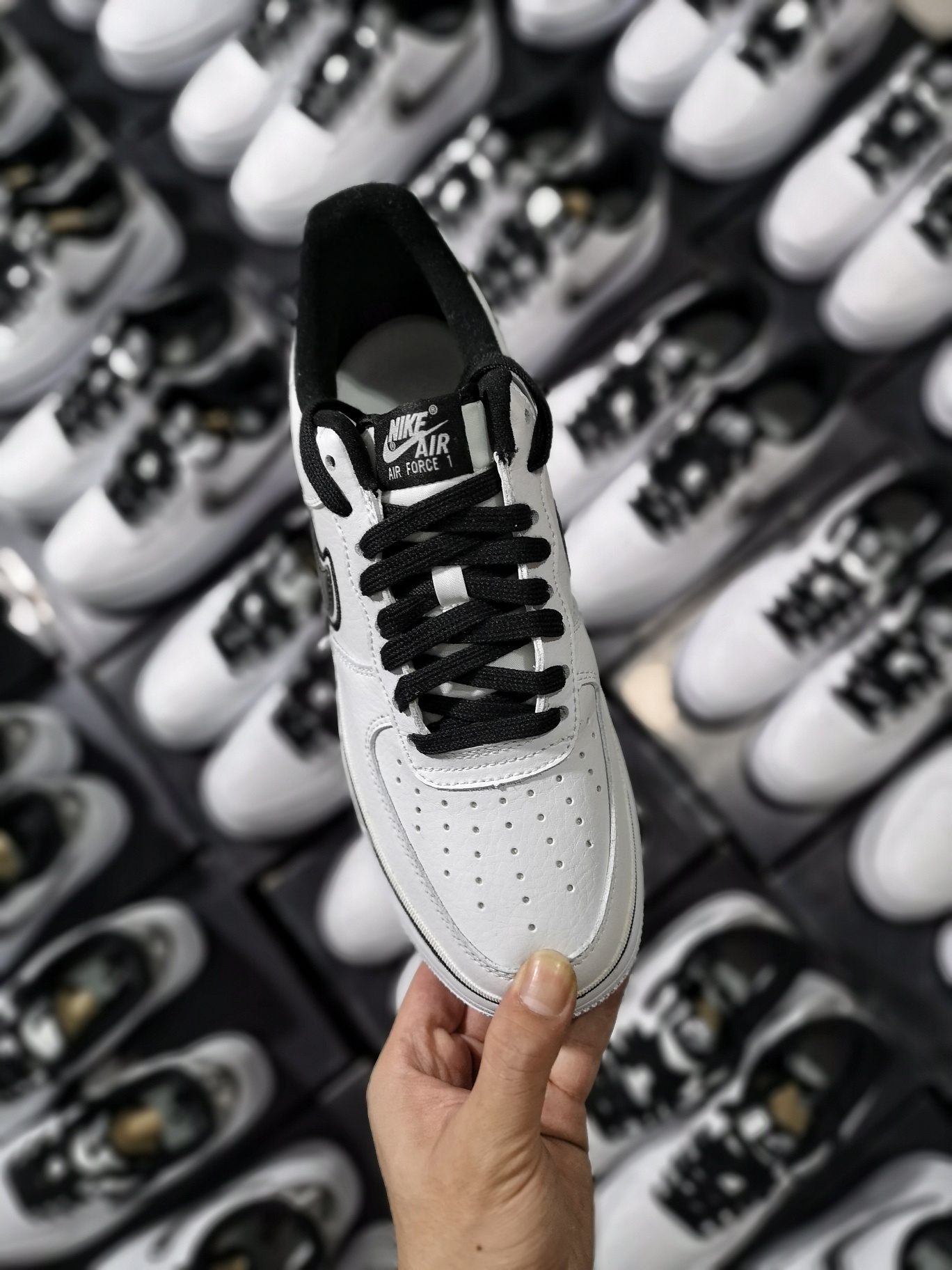 130精准库存2000+<br />Nike Air Force 1 Low Sport NBA<br />White Black黑白马刺<br />型号 AJ7748-100<br />36 36.5 37.5 38 38.5 39  40 40.5 41 42 42.5 43  44 44.5 45<br />原厂皮料  内置sole气垫  特殊幻变logo材质