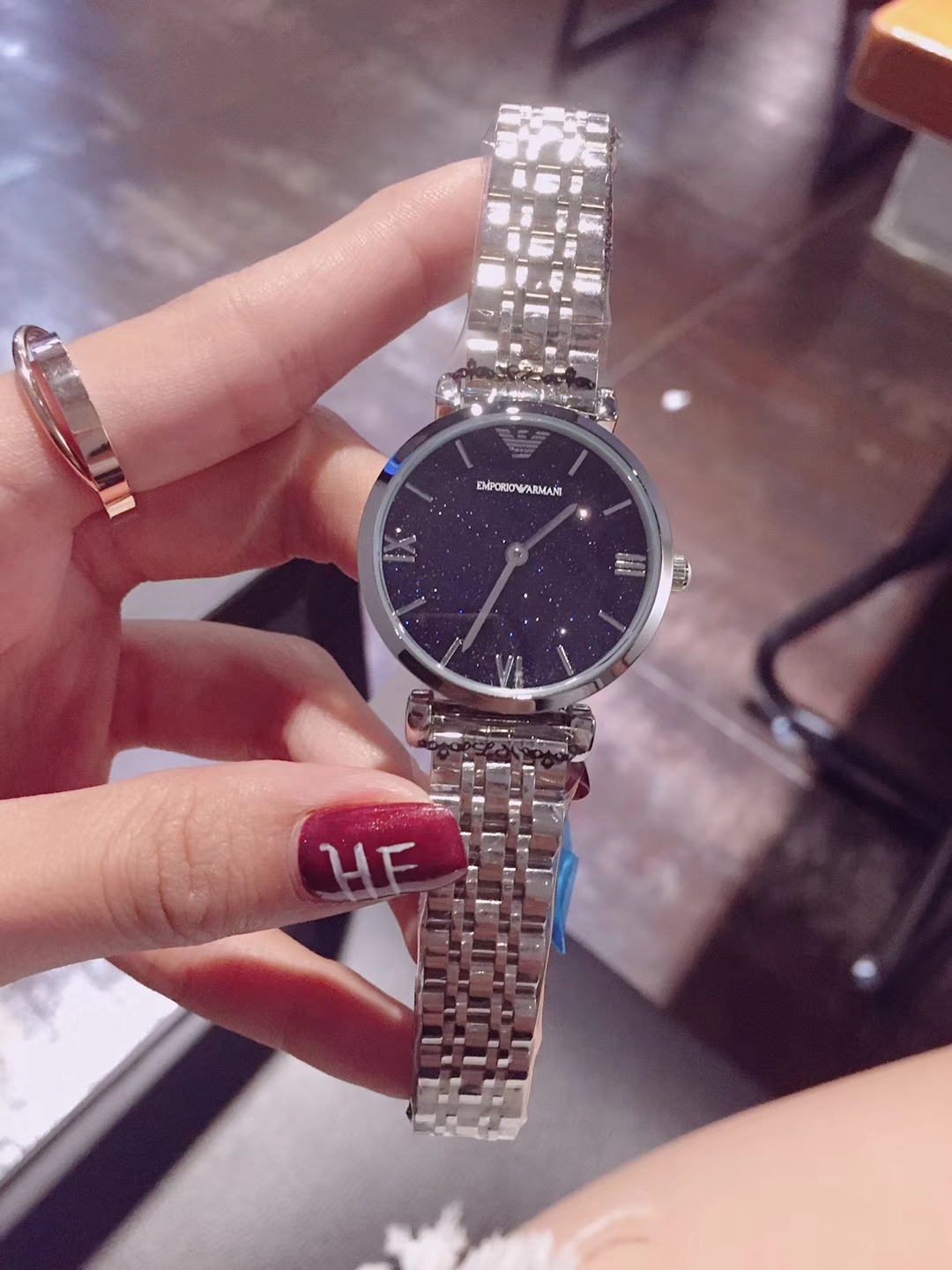 Product Summary: Amani’s Red Flash Star Watch with 32mm Steel Belts and Mineral Glass Lenses - 图片 2