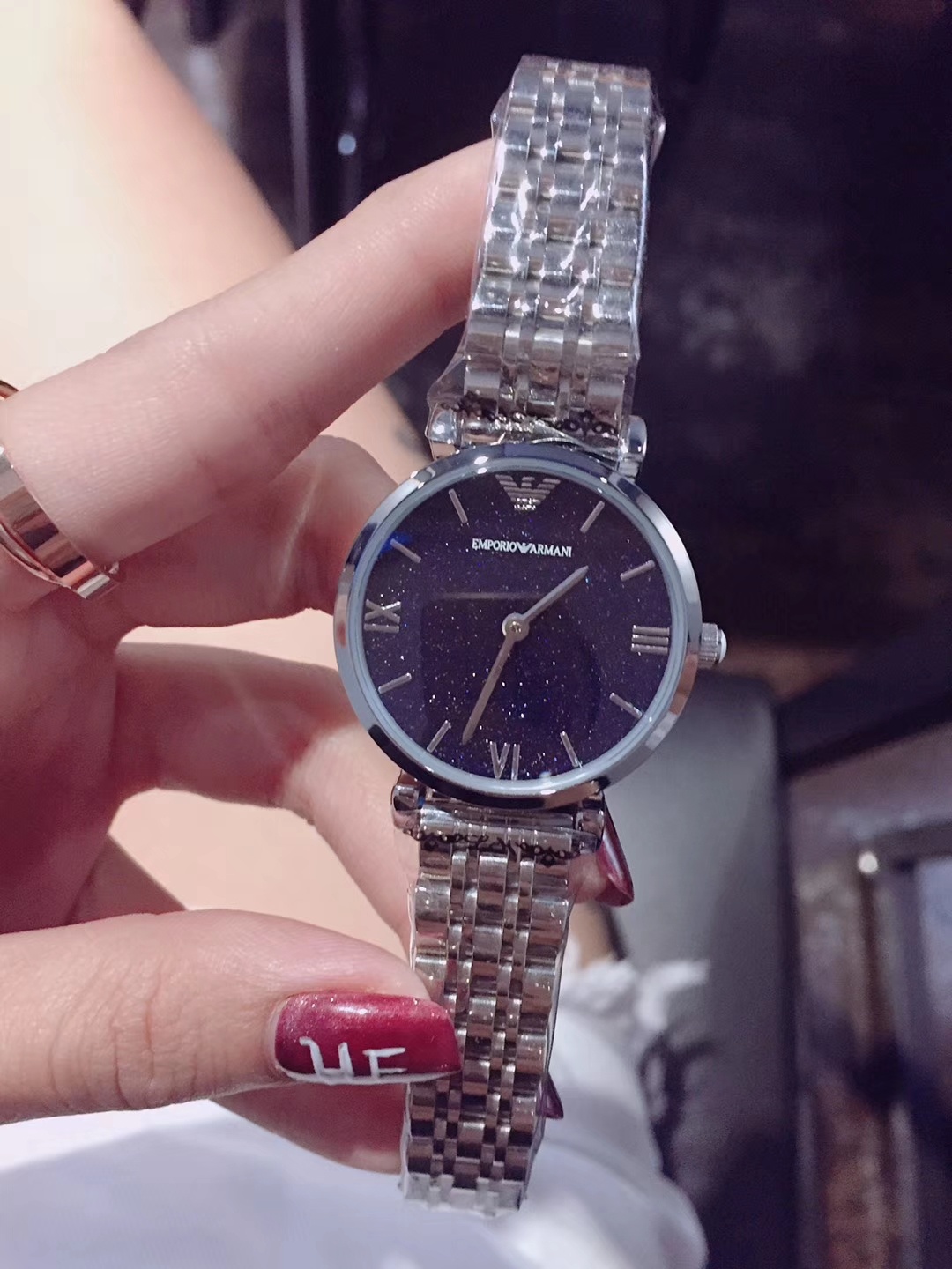 Product Summary: Amani’s Red Flash Star Watch with 32mm Steel Belts and Mineral Glass Lenses - 图片 3