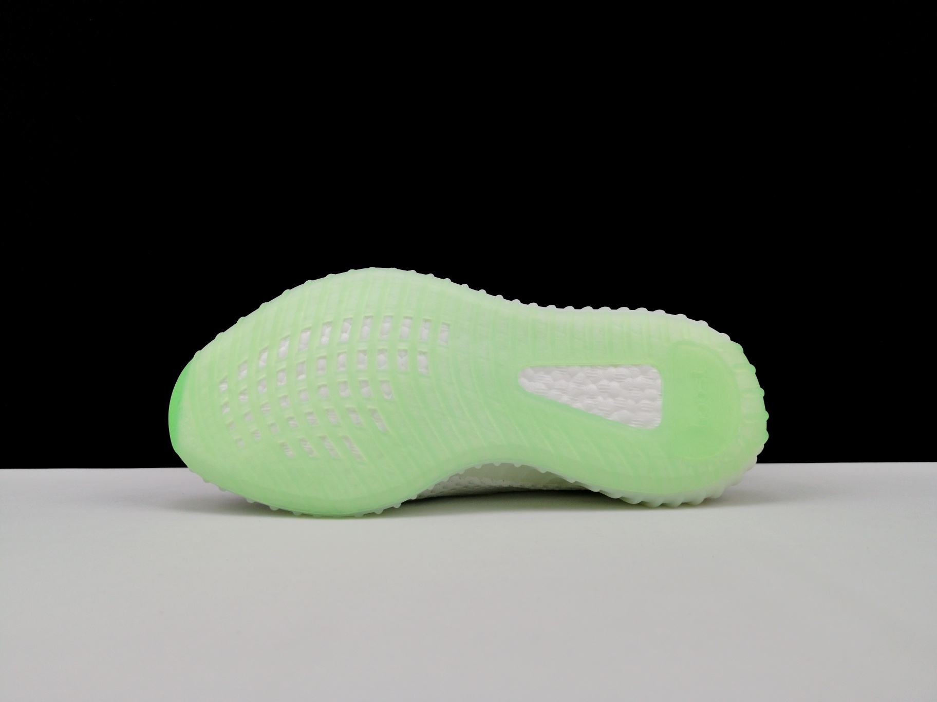 200支持放店新配色“网纱透明白荧光绿”真标真爆 adidas 椰子Yeezy 350v2 “Static”系列百搭轻便爆米花中底慢跑鞋，EG5563