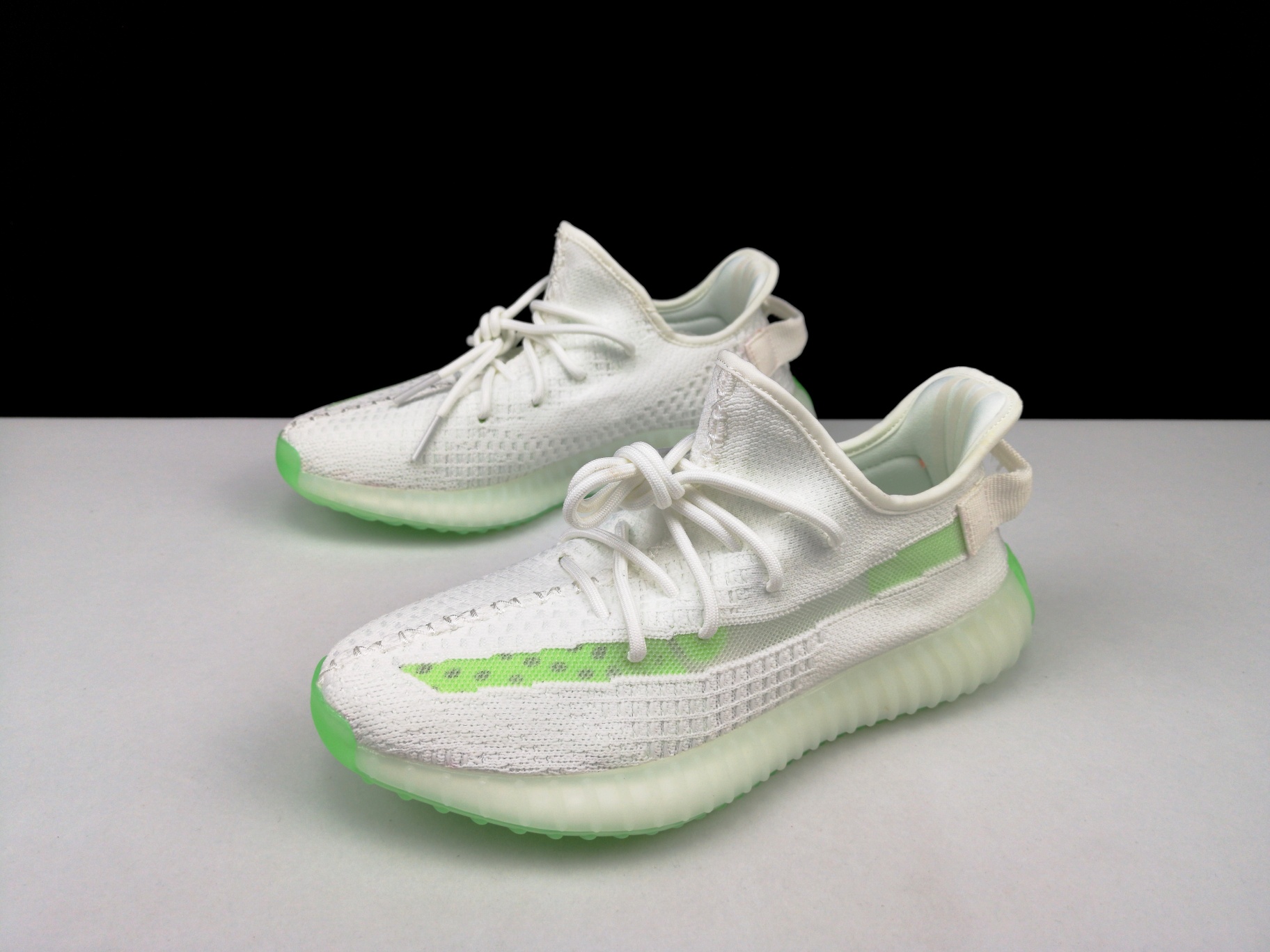 200支持放店新配色“网纱透明白荧光绿”真标真爆 adidas 椰子Yeezy 350v2 “Static”系列百搭轻便爆米花中底慢跑鞋，EG5563